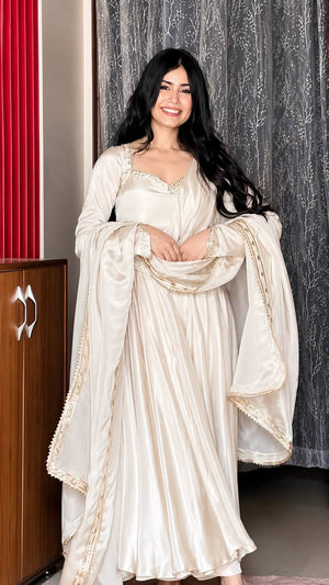 Ivory Rose Lace-Back Gown Set