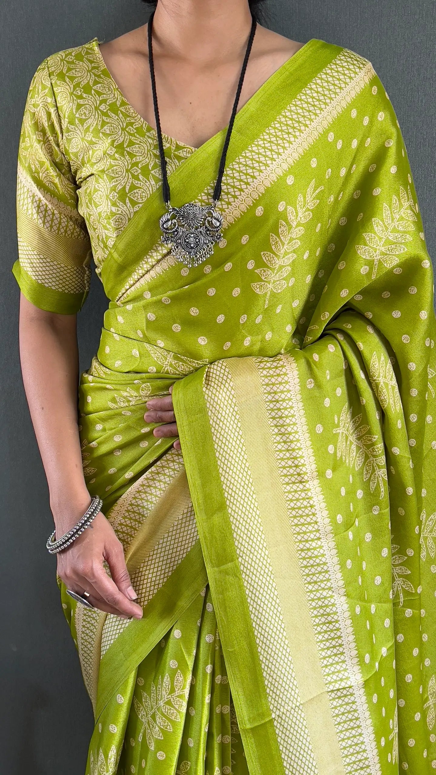Bandhani Leaf Print Saree