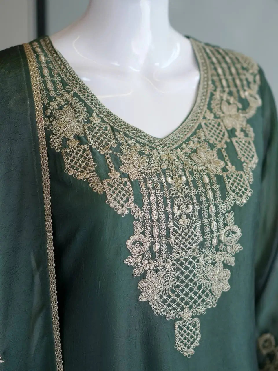 Beautiful Rangoli Crush Zari Embroidery Kurta 3 piece set