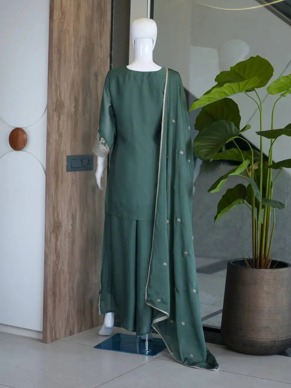Beautiful Rangoli Crush Zari Embroidery Kurta 3 piece set