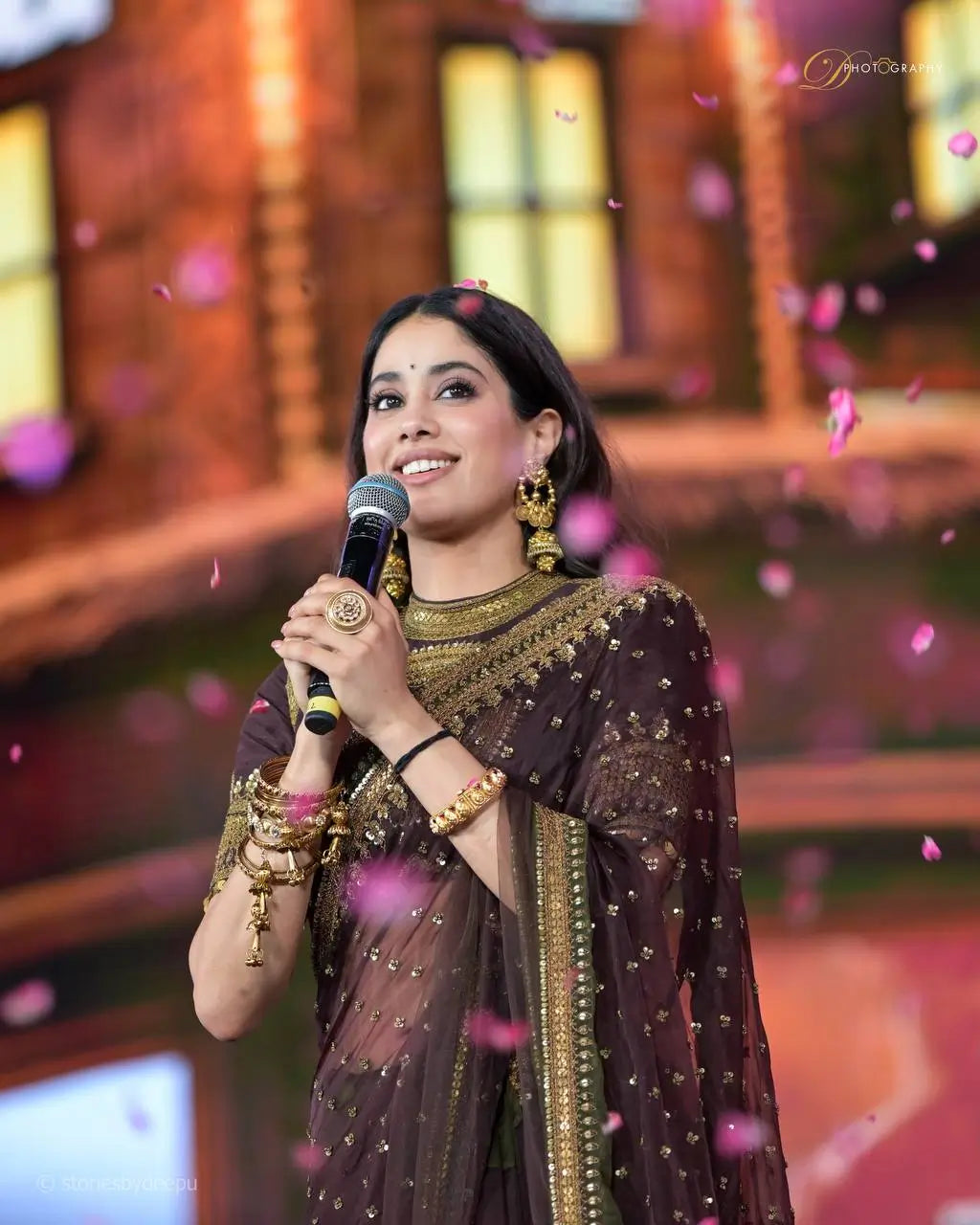 Bollywood inspired Twil shimmer silk saree with blouse