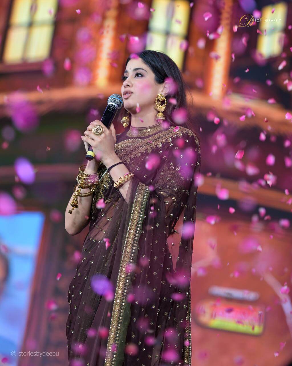 Bollywood inspired Twil shimmer silk saree with blouse