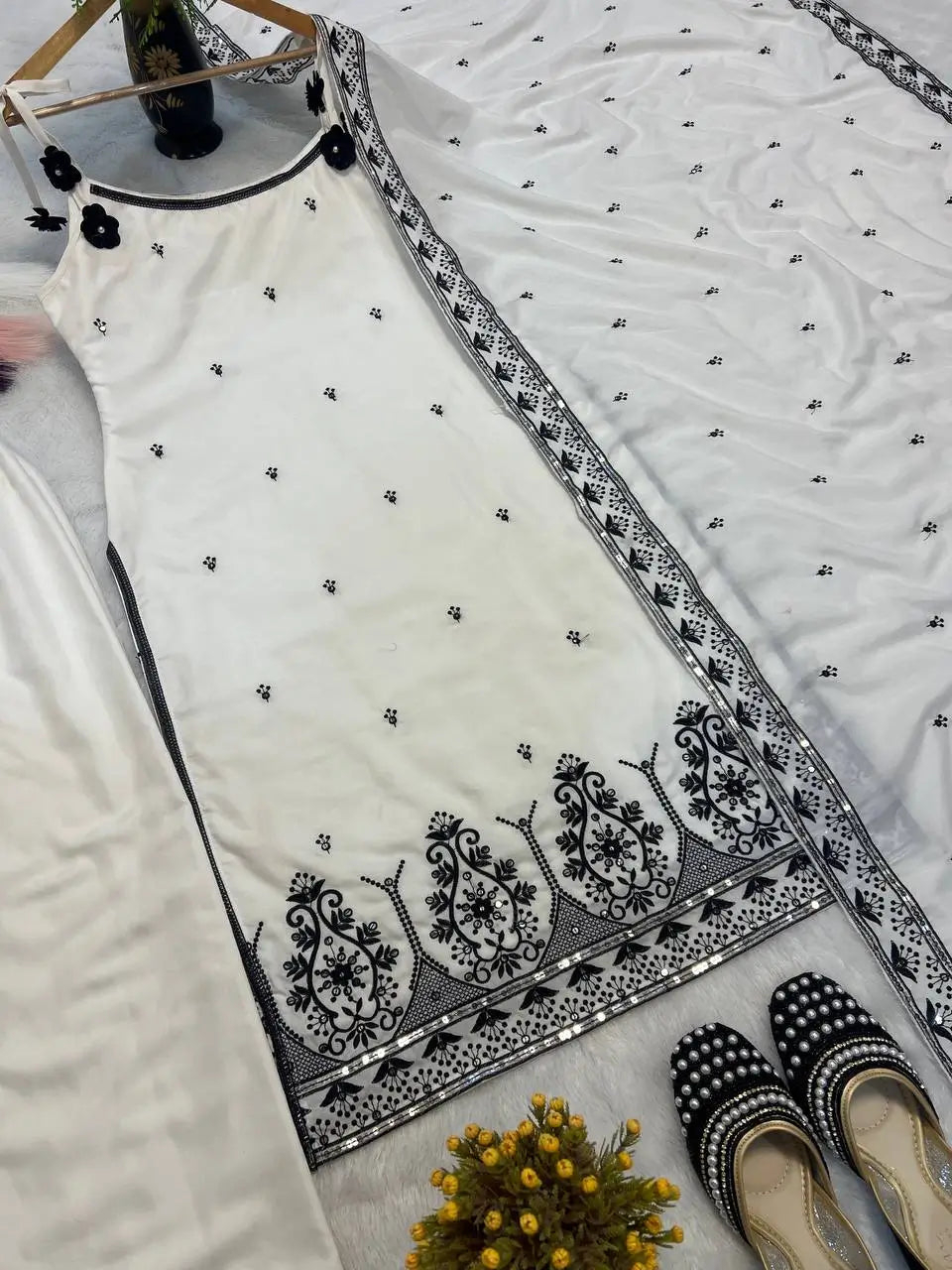 Contrast Border Booti Suit