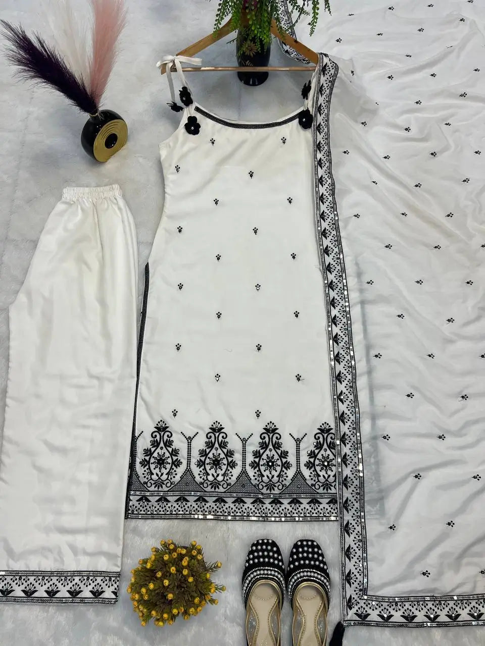 Contrast Border Booti Suit