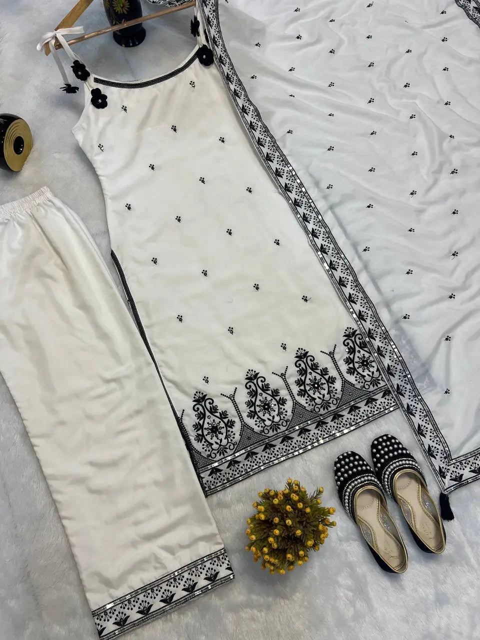 Contrast Border Booti Suit