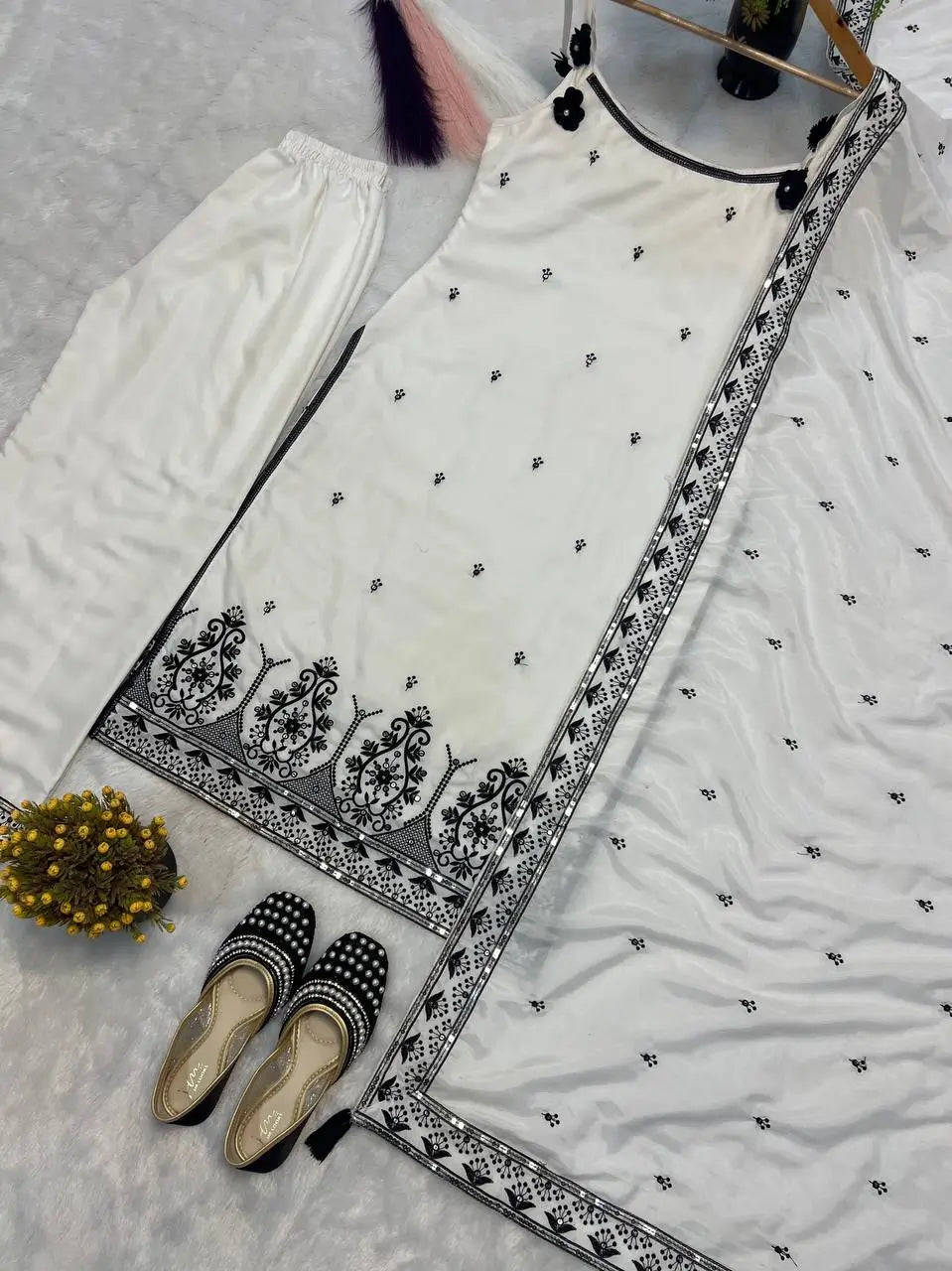 Contrast Border Booti Suit