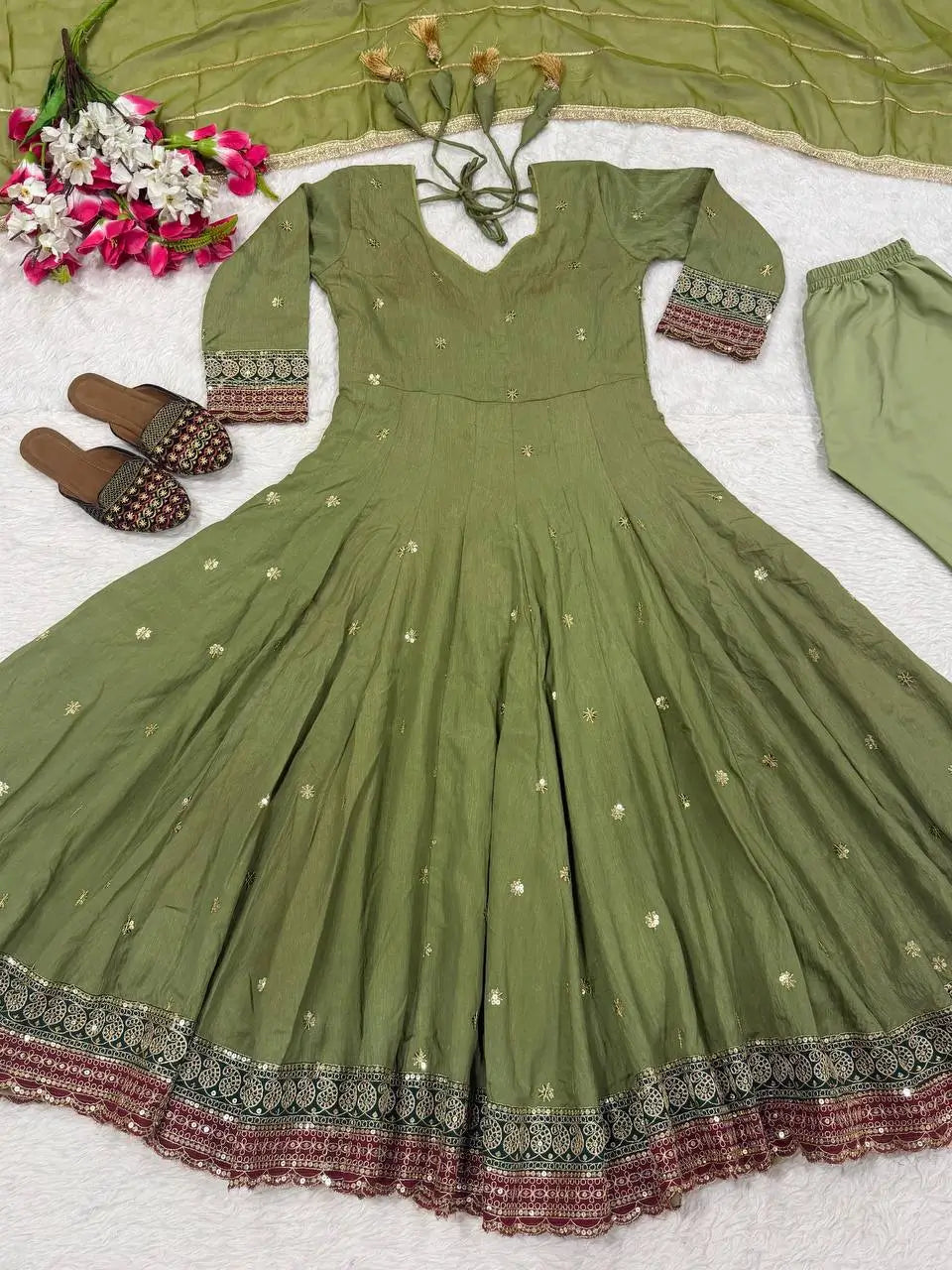 Elegant Anarkali Suit Set with Organza Dupatta for Festive and Ethnic Wear