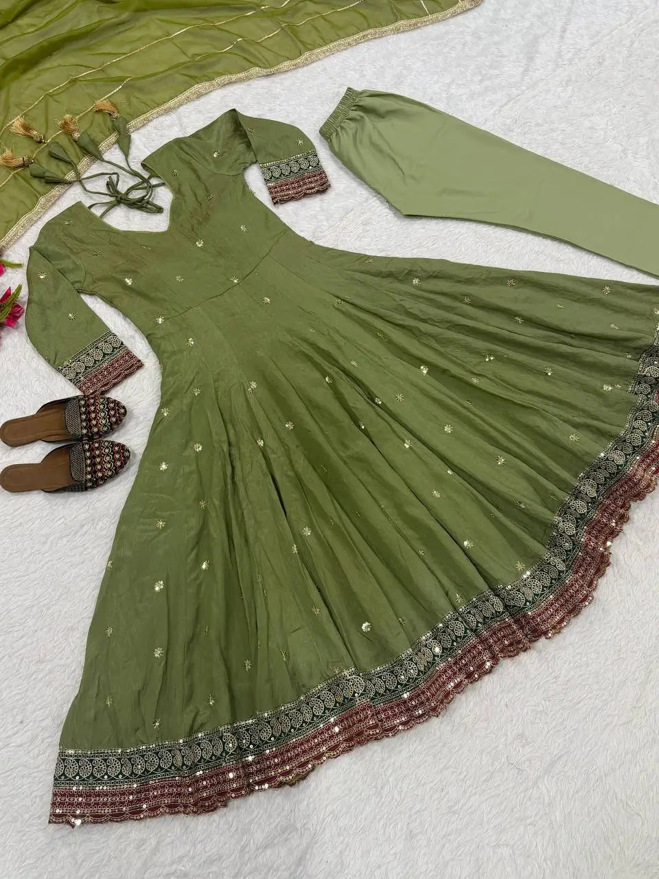 Elegant Anarkali Suit Set with Organza Dupatta for Festive and Ethnic Wear