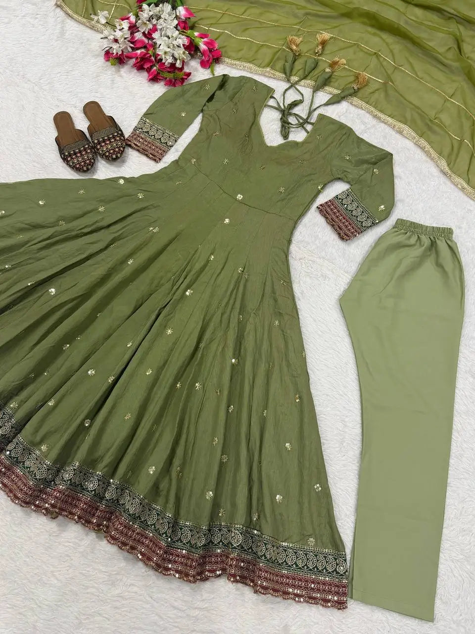 Elegant Anarkali Suit Set with Organza Dupatta for Festive and Ethnic Wear