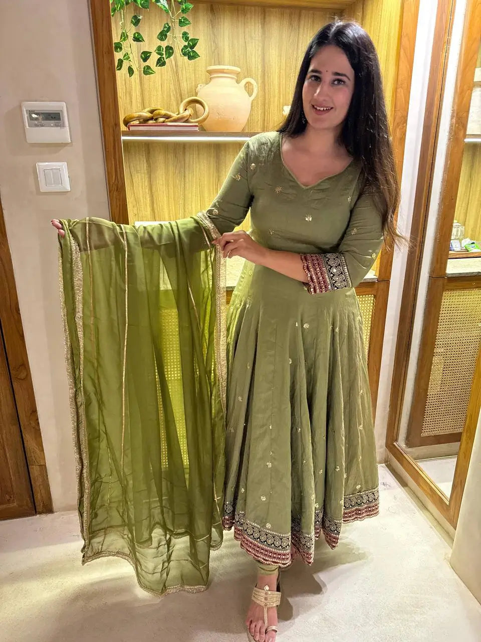 Elegant Anarkali Suit Set with Organza Dupatta for Festive and Ethnic Wear