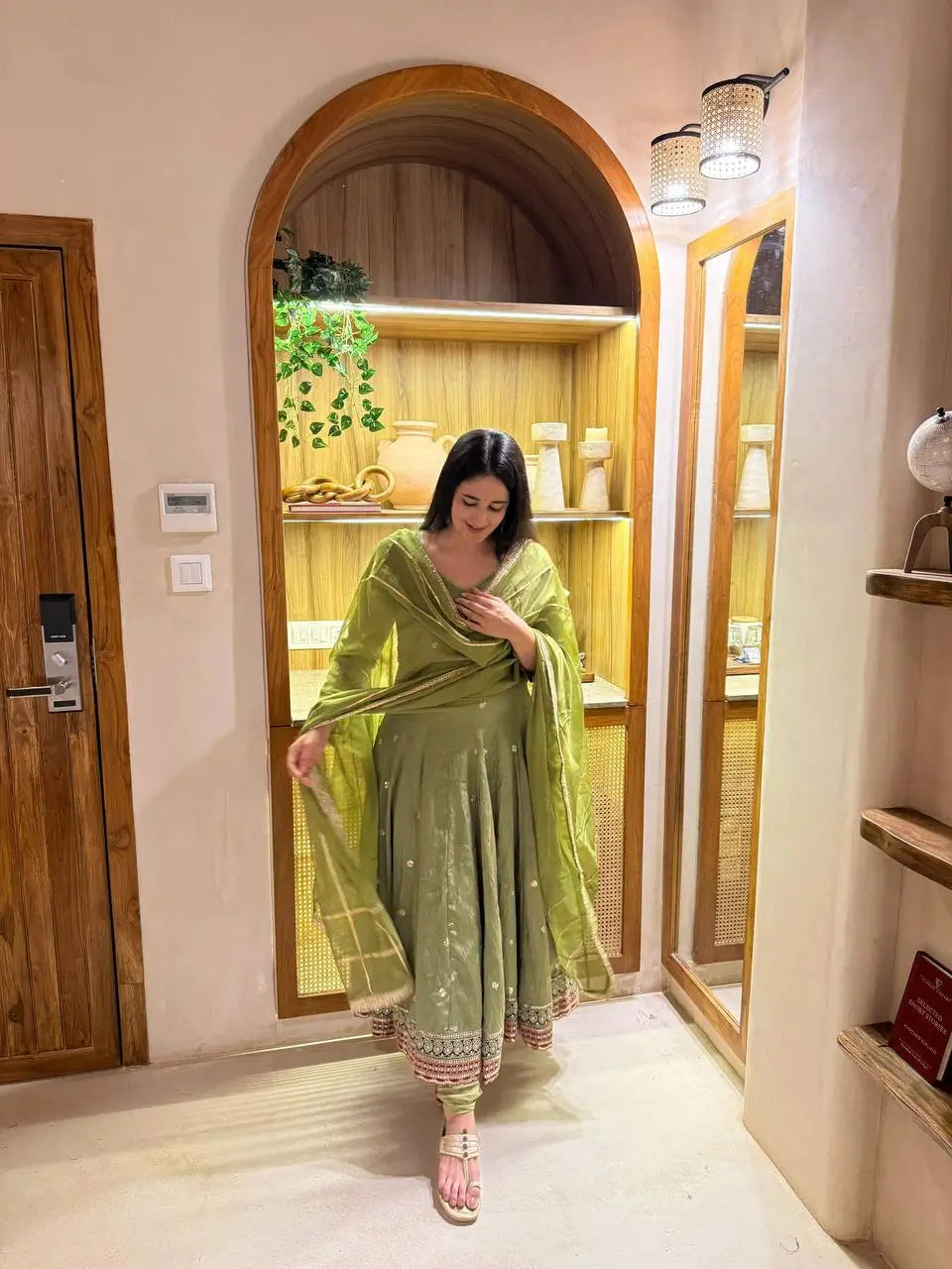 Elegant Anarkali Suit Set with Organza Dupatta for Festive and Ethnic Wear