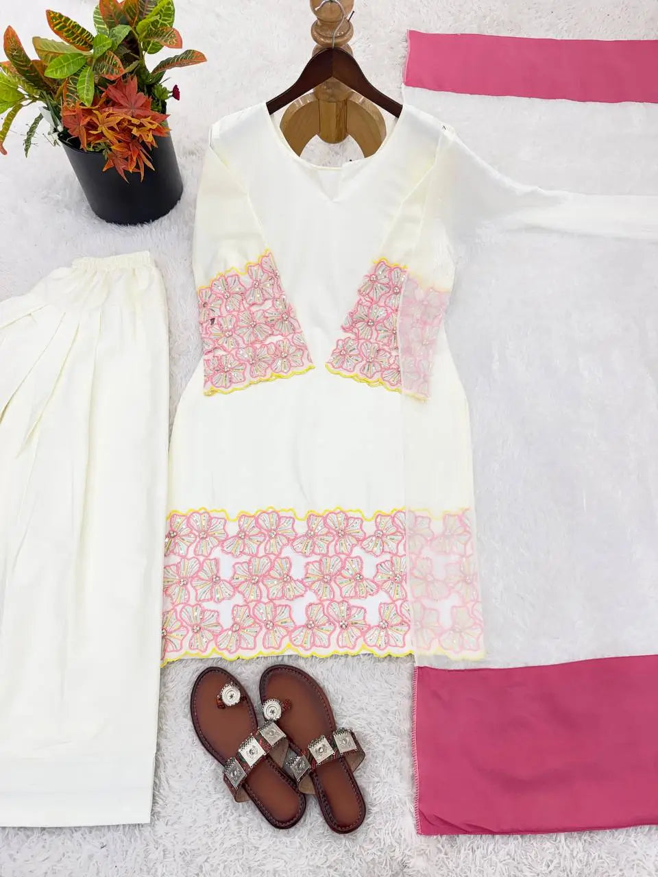 Elegant Crepe Silk Kurta Set with Handwork Lace for Festive and Occasion Wear