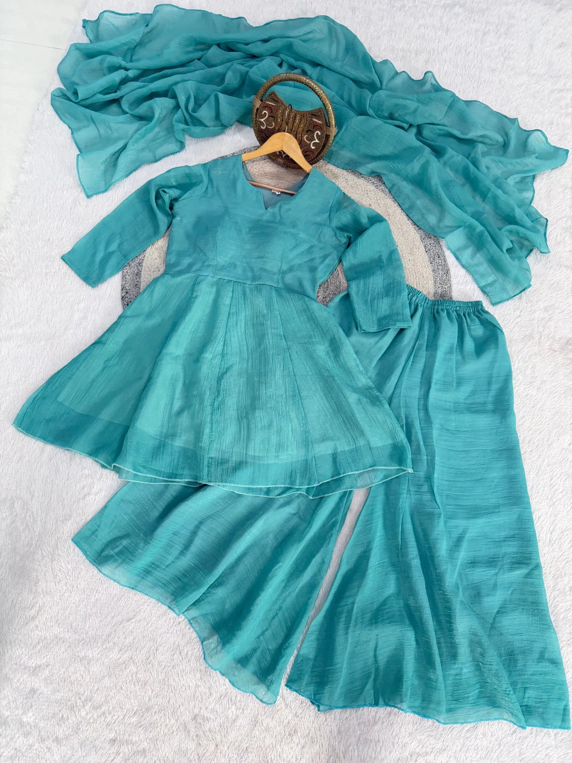 Elegant Crunchy Silk Suit Set for Festive and Occasion Wear