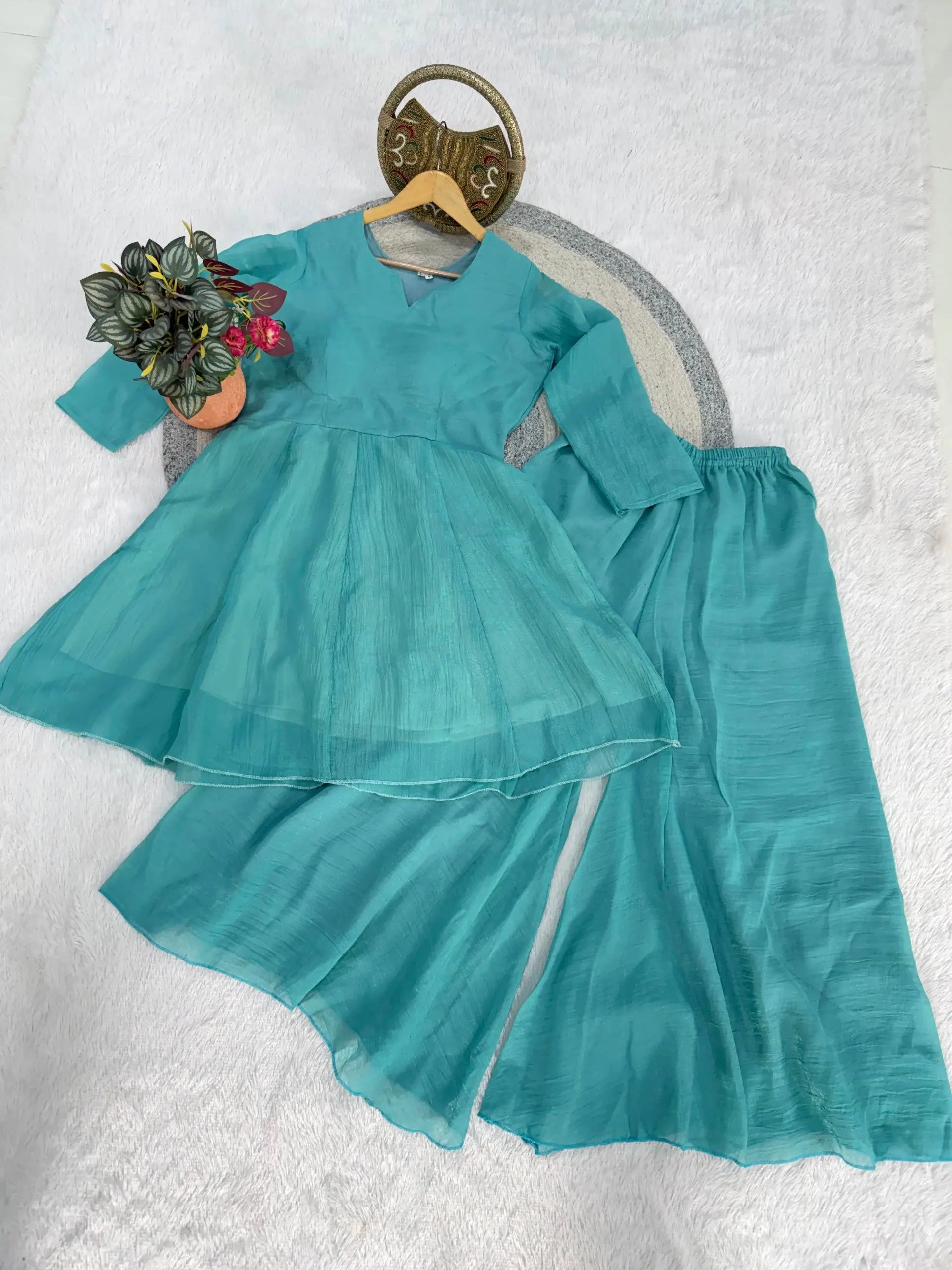 Elegant Crunchy Silk Suit Set for Festive and Occasion Wear
