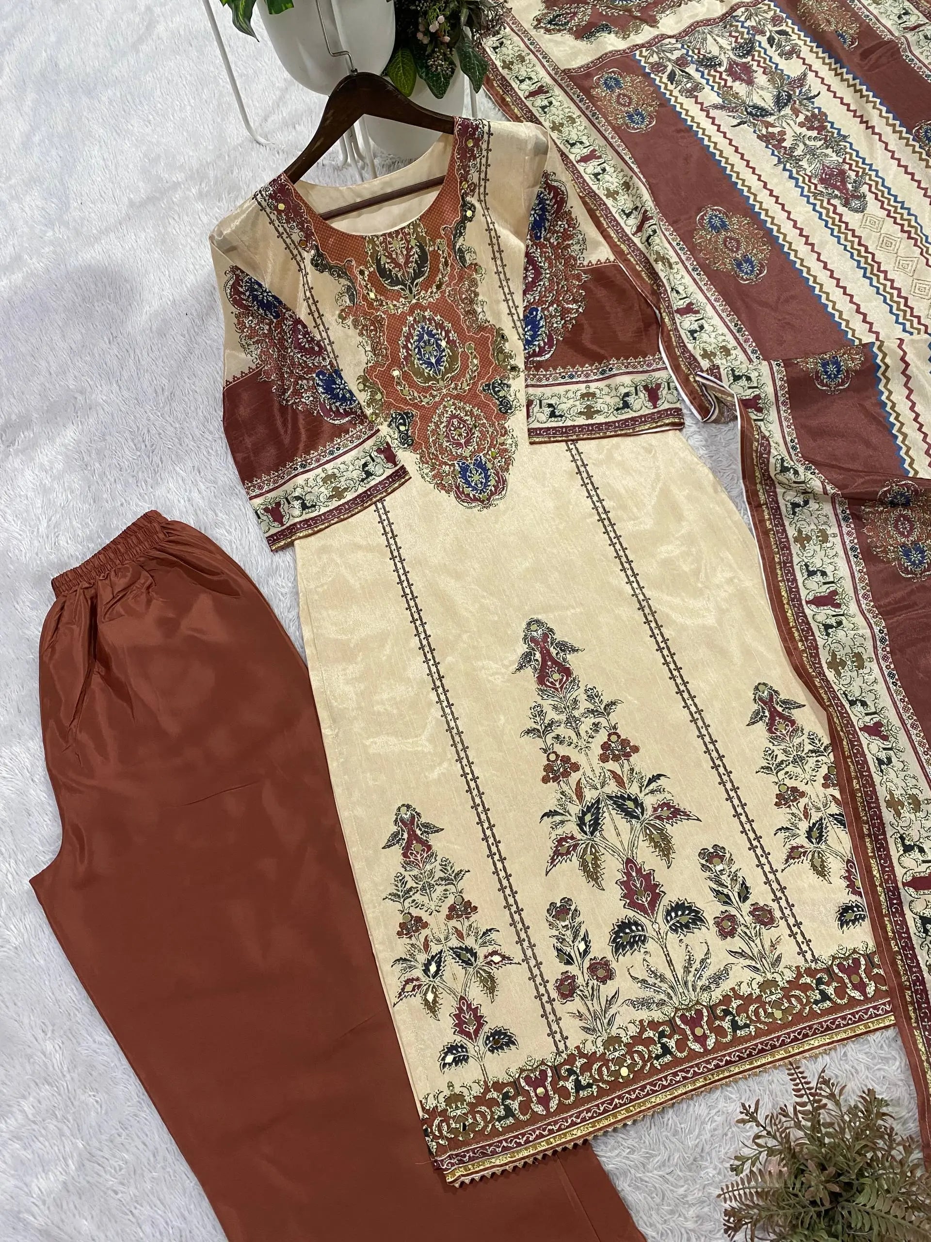 Elegant Printed Chinon Suit Set for Festive and Daily Ethnic Wear