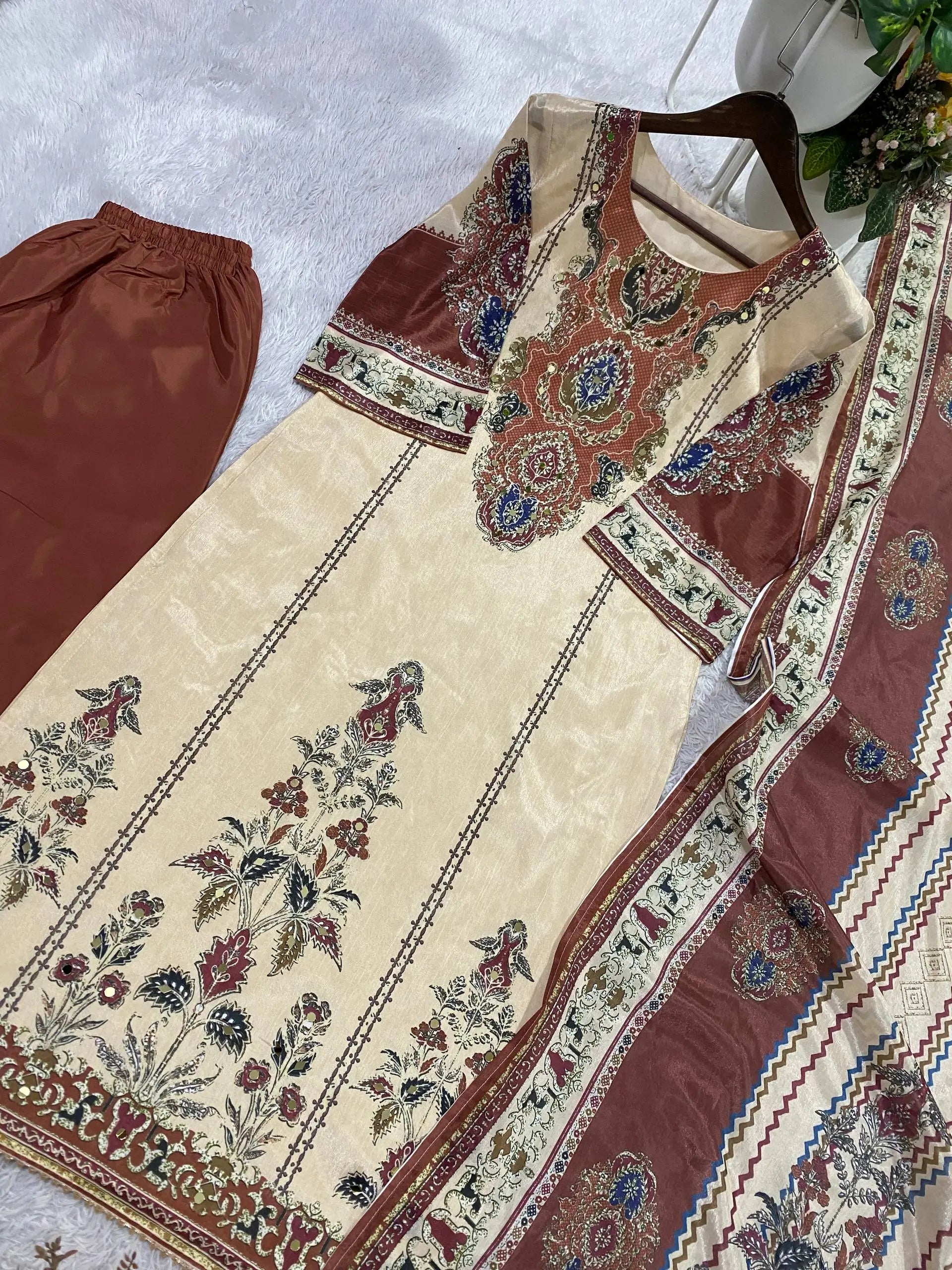 Elegant Printed Chinon Suit Set for Festive and Daily Ethnic Wear