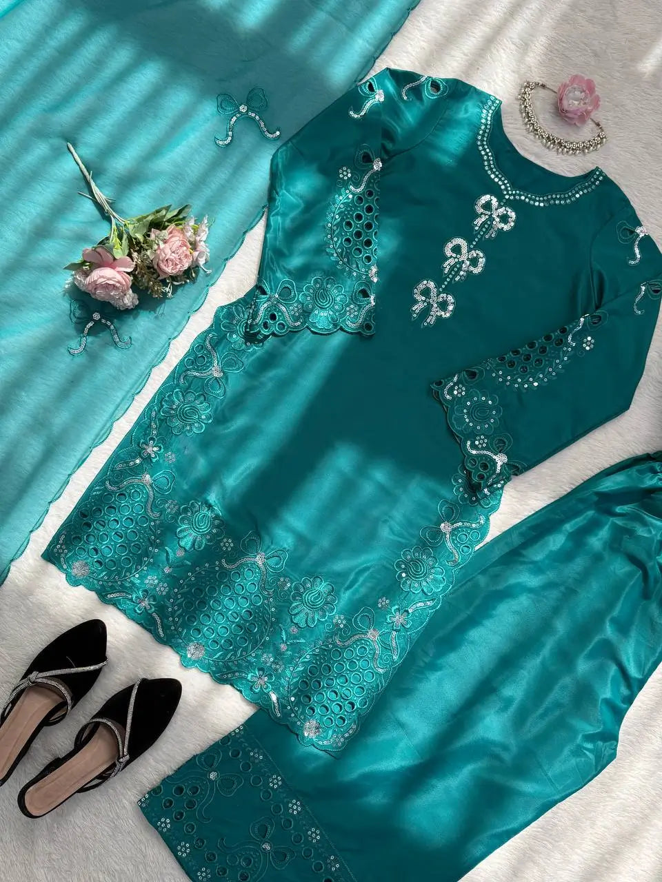 Elegant Thread Work Silk Suit Set for Festive and Family Occasions