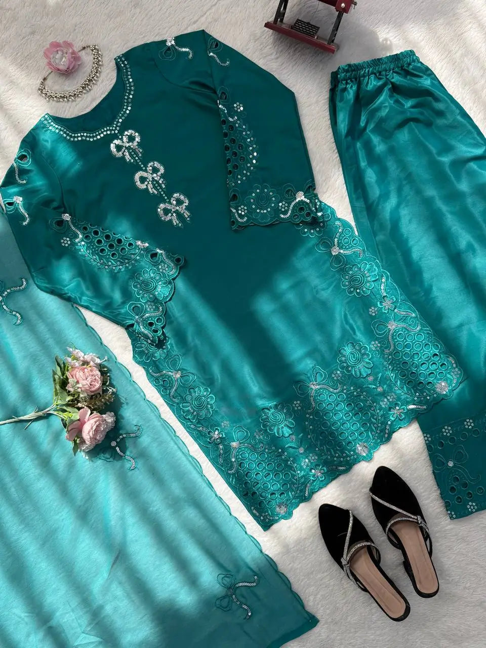 Elegant Thread Work Silk Suit Set for Festive and Family Occasions