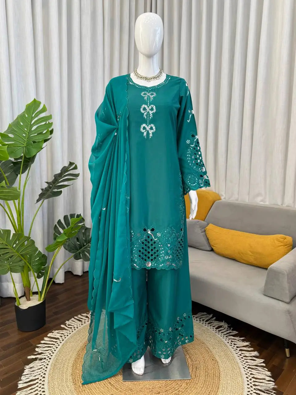 Elegant Thread Work Silk Suit Set for Festive and Family Occasions