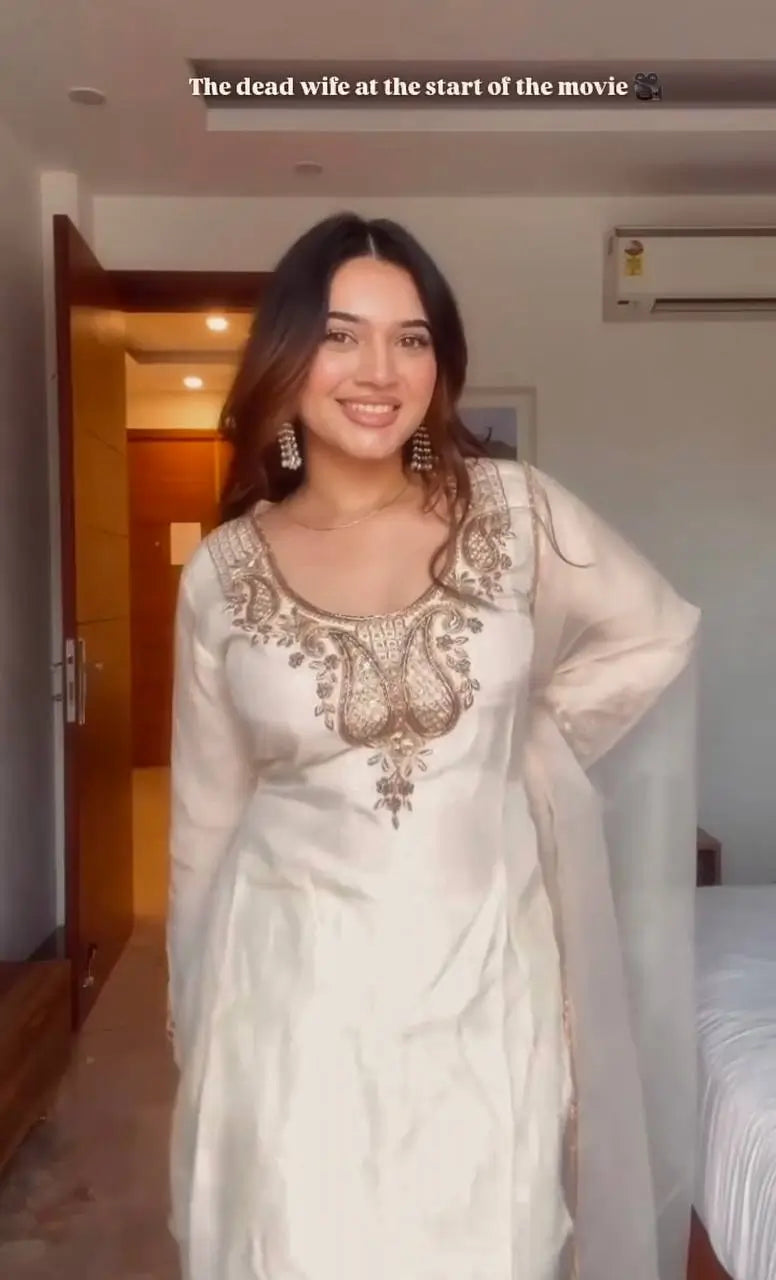 Embroidered Viscose Simer Kurta Set with Organza Dupatta