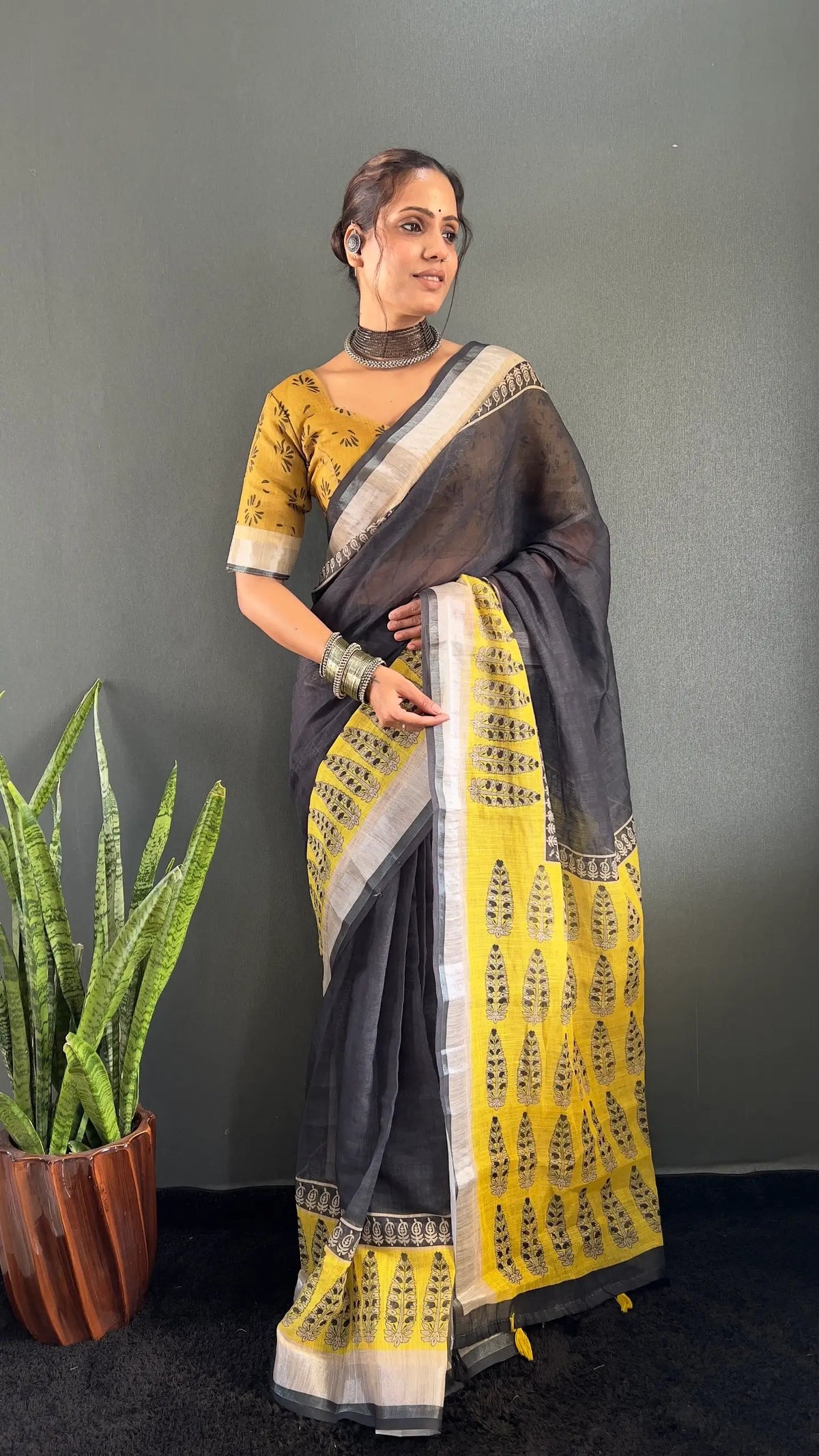Floral Print Linen Saree