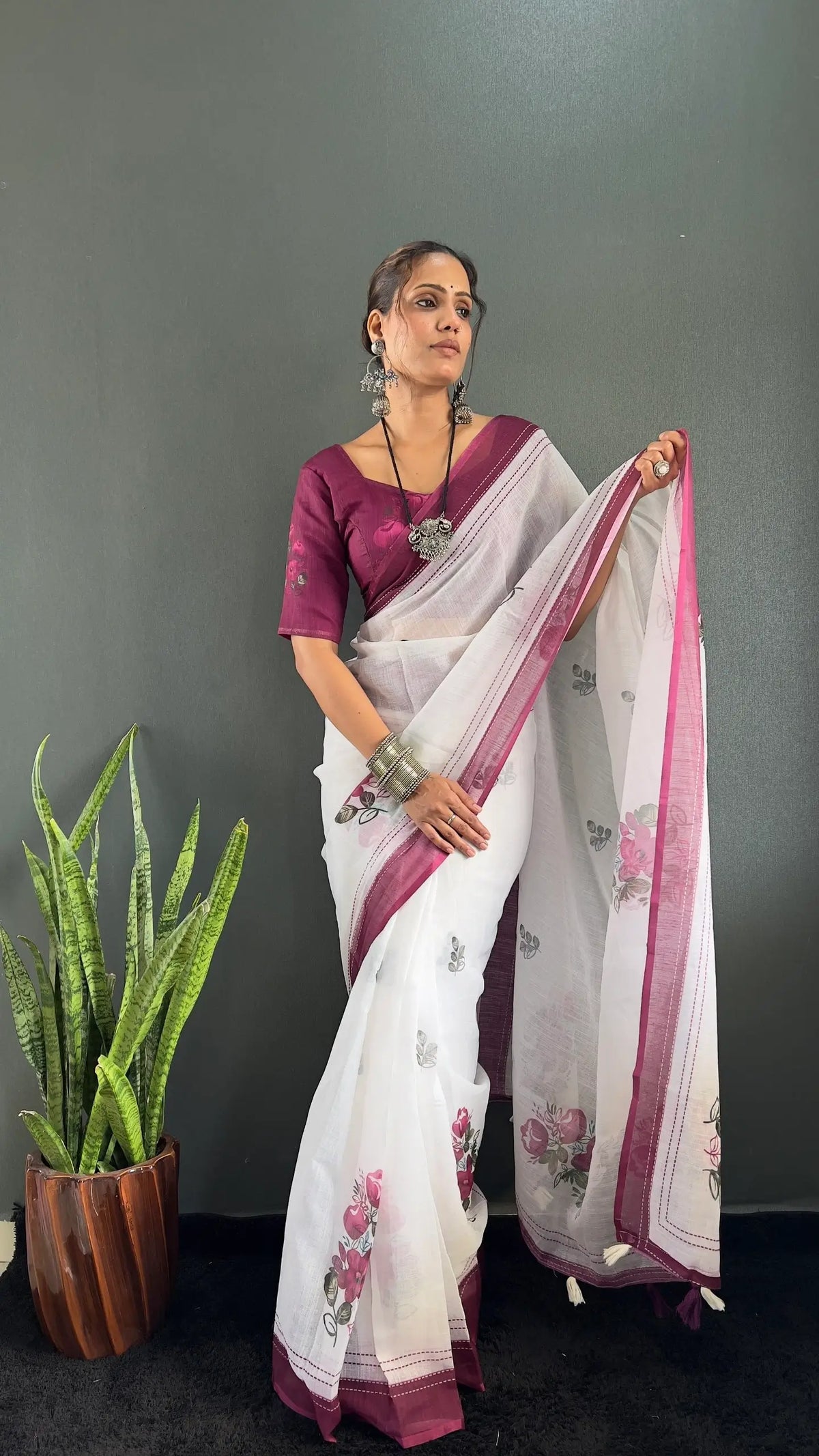 Floral Print Linen Saree
