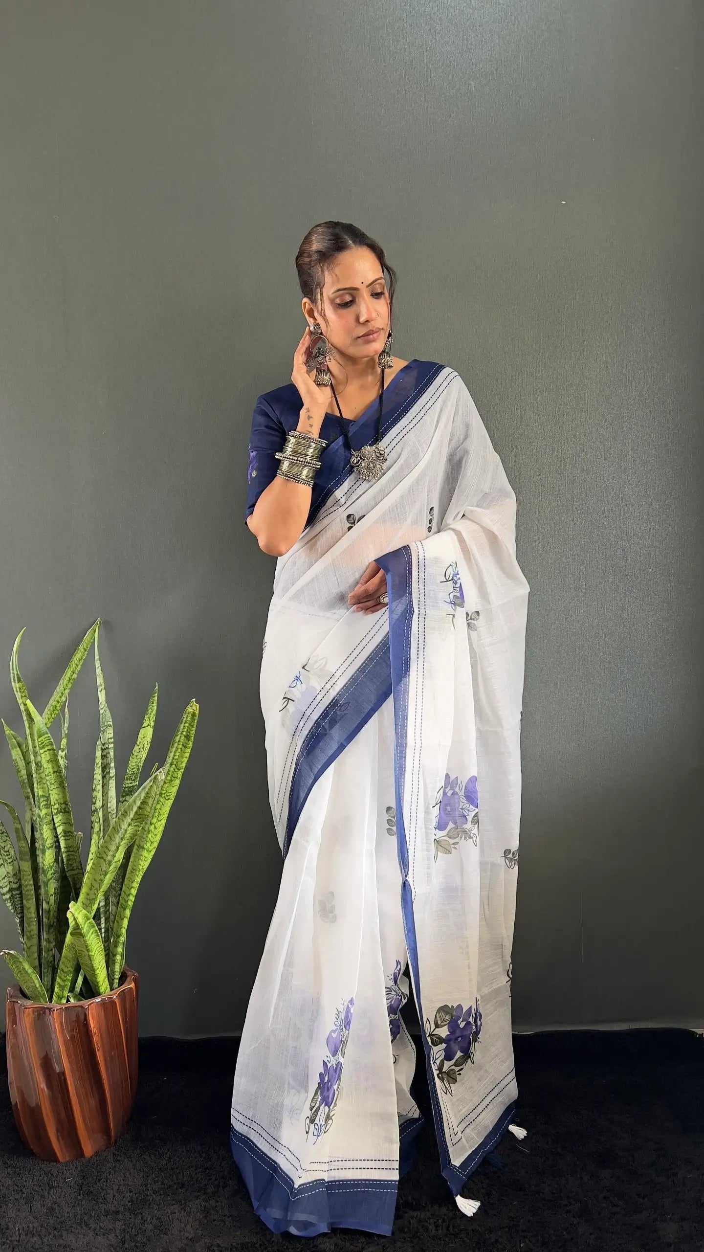 Floral Print Linen Saree