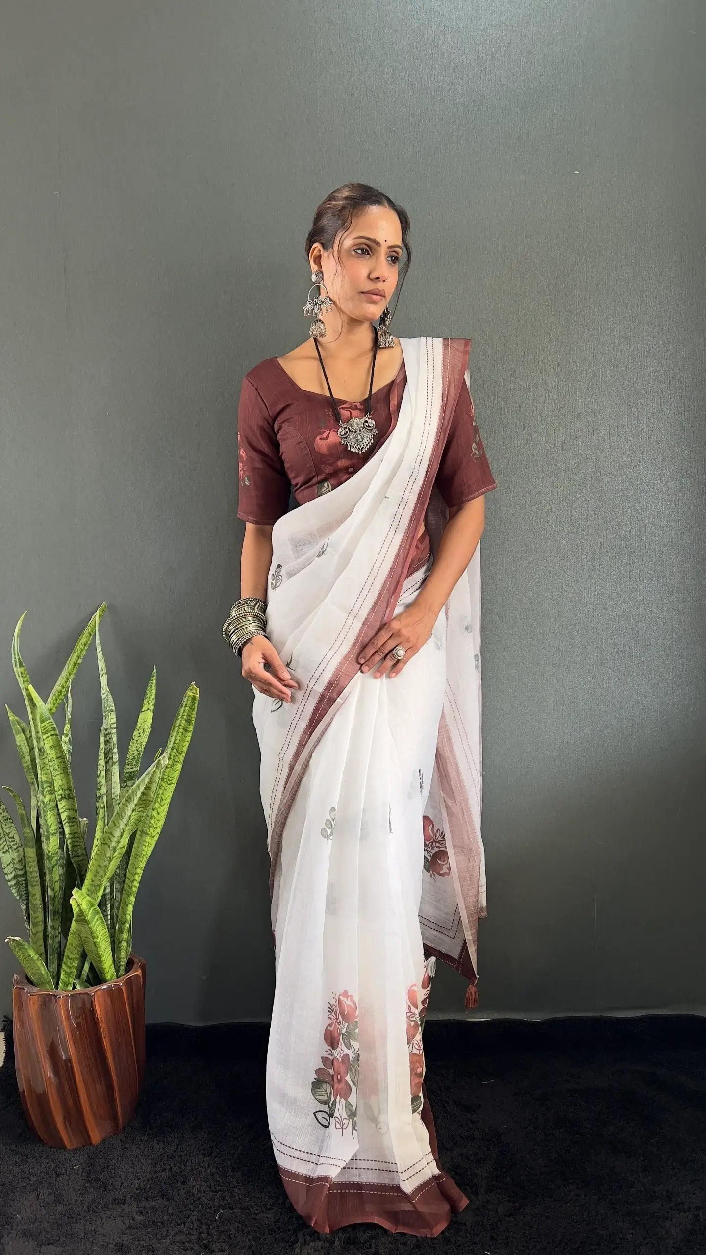 Floral Print Linen Saree