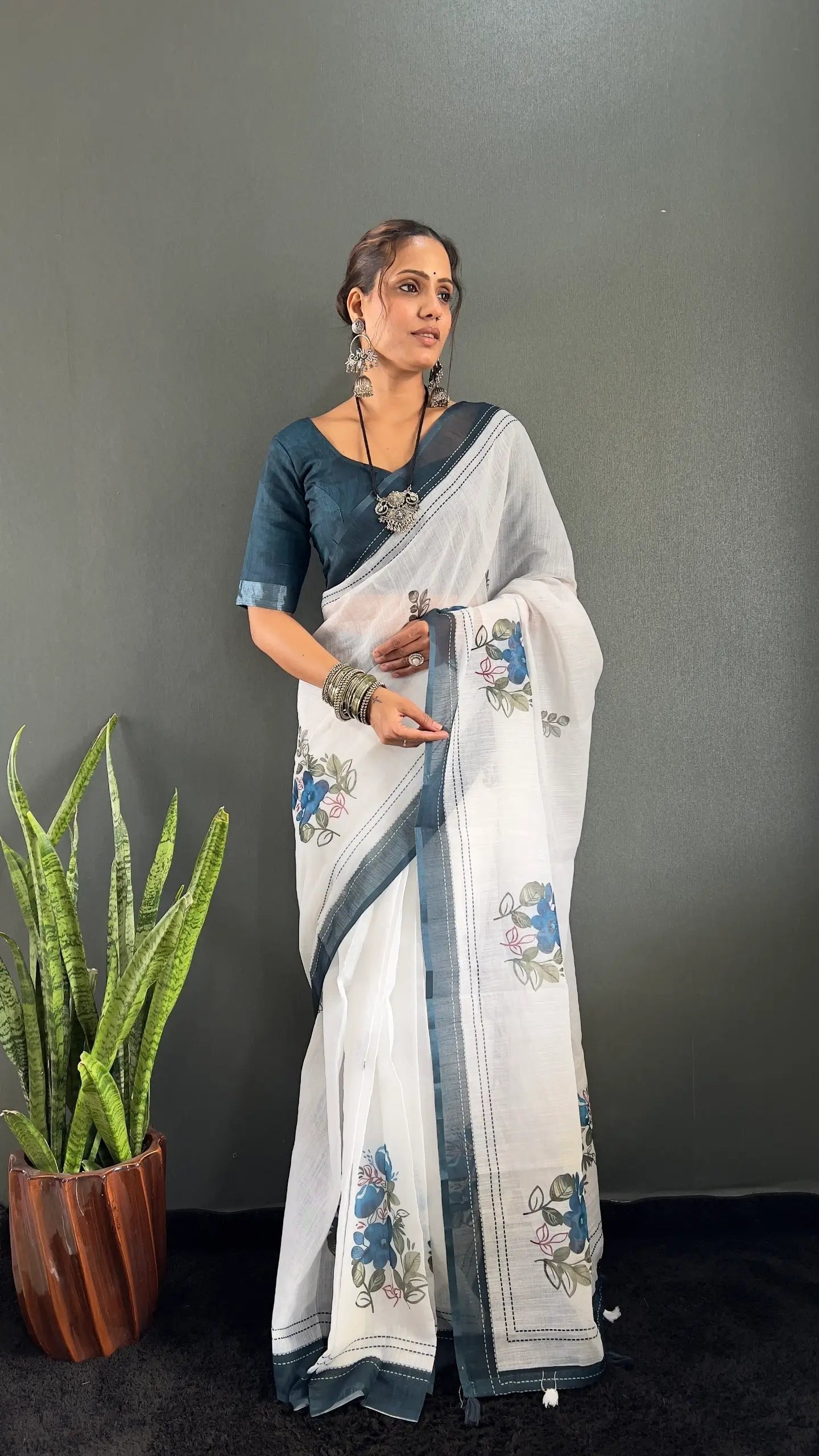 Floral Print Linen Saree