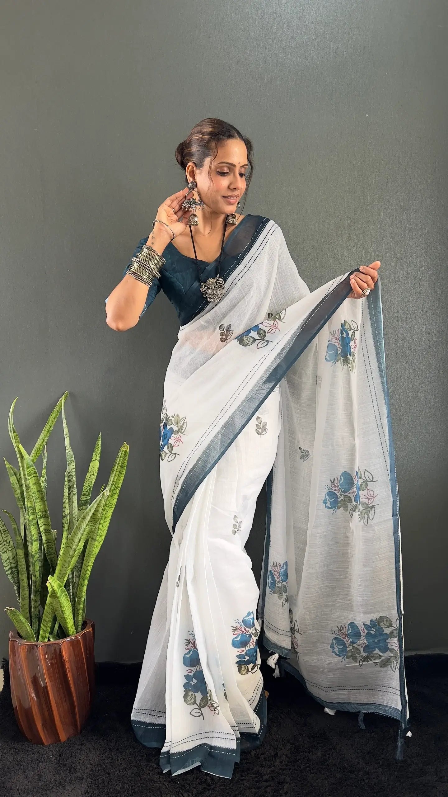 Floral Print Linen Saree