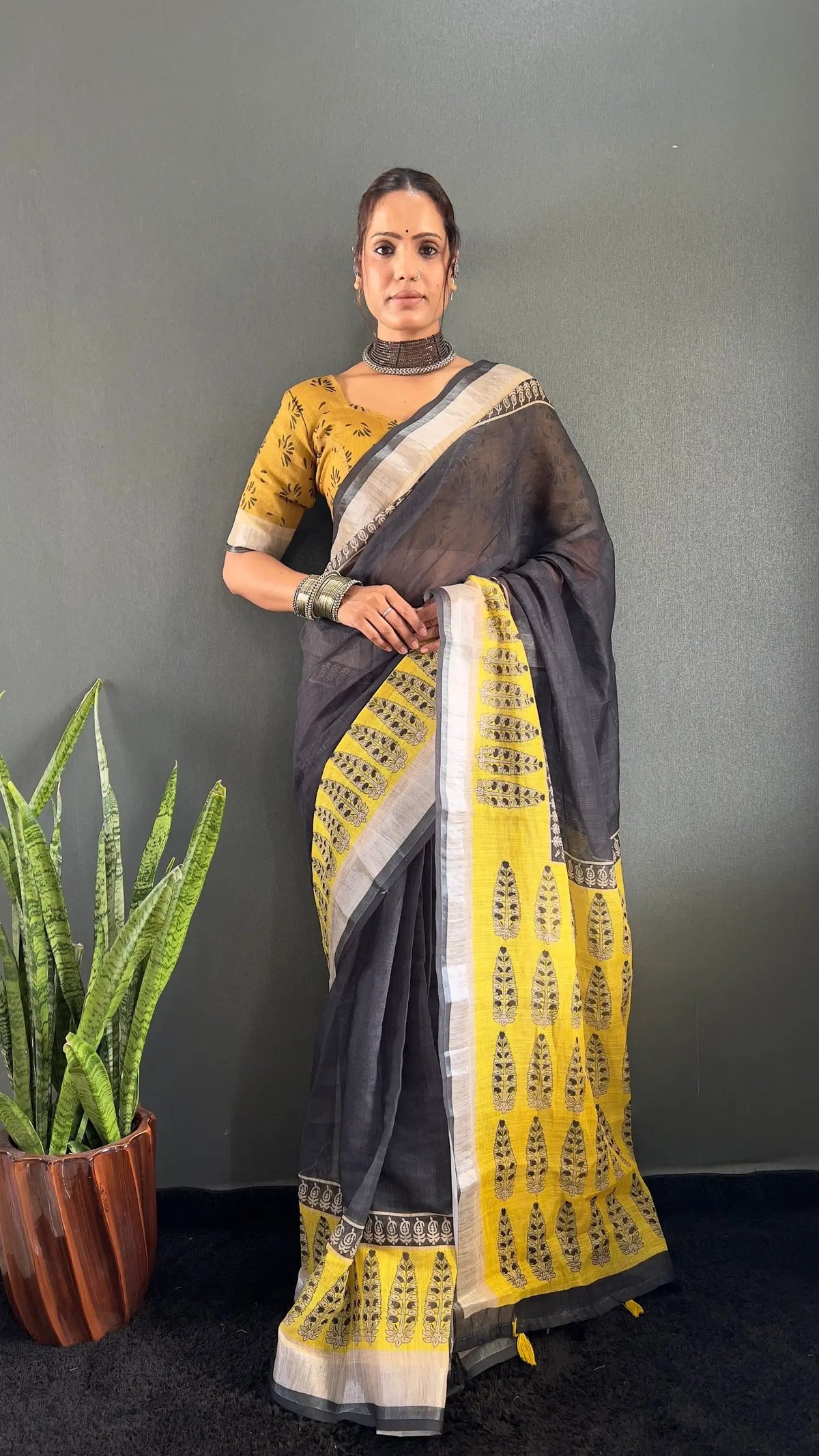 Floral Print Linen Saree