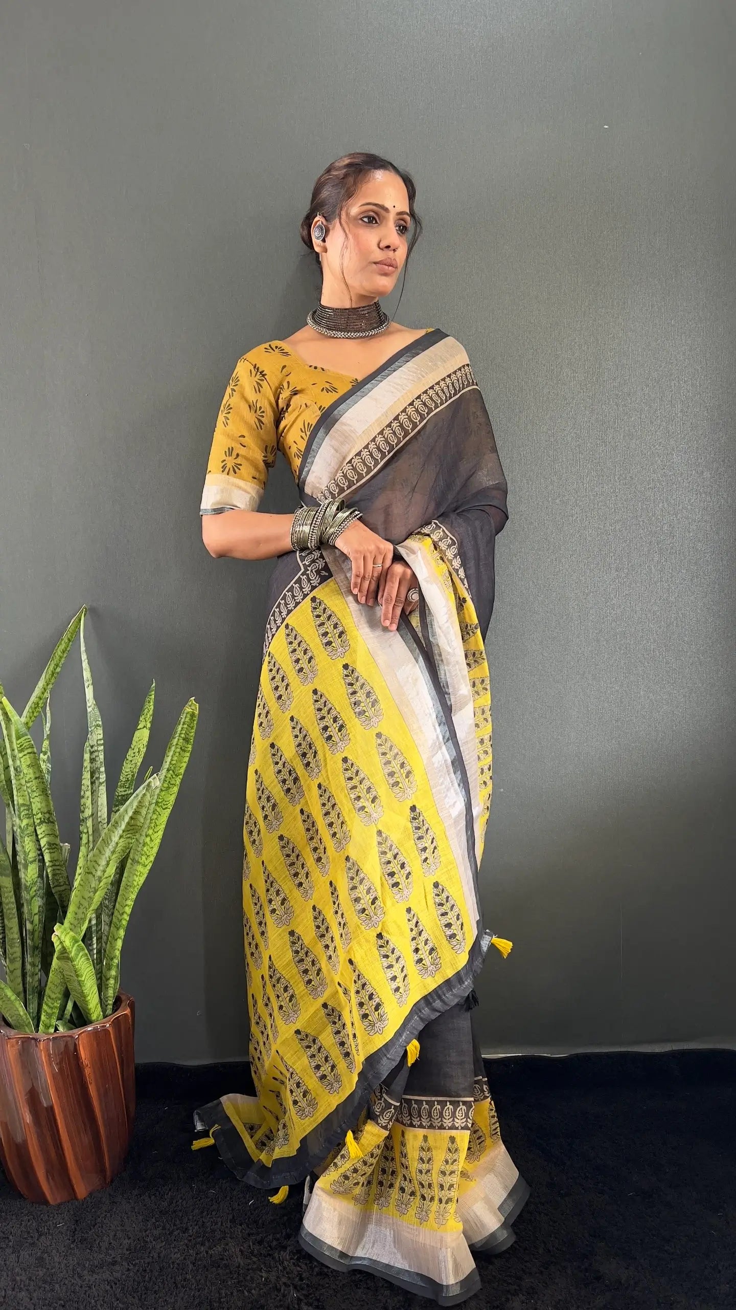 Floral Print Linen Saree