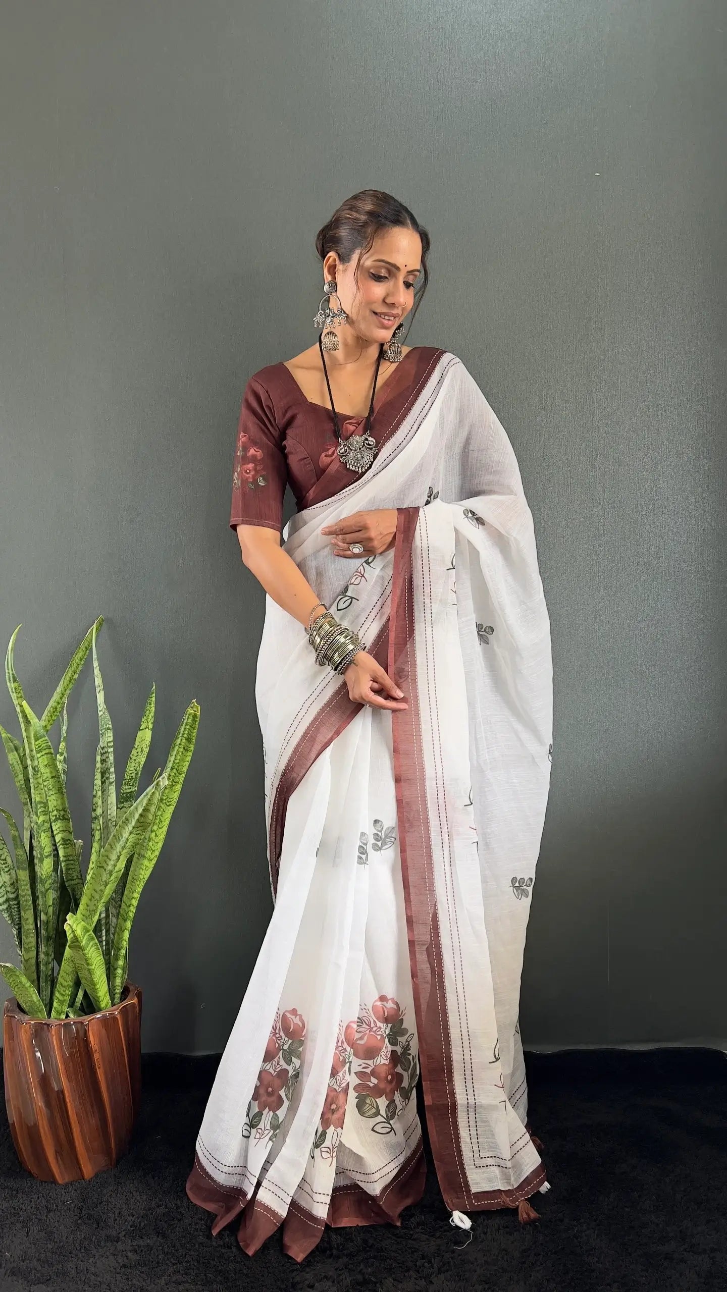 Floral Print Linen Saree