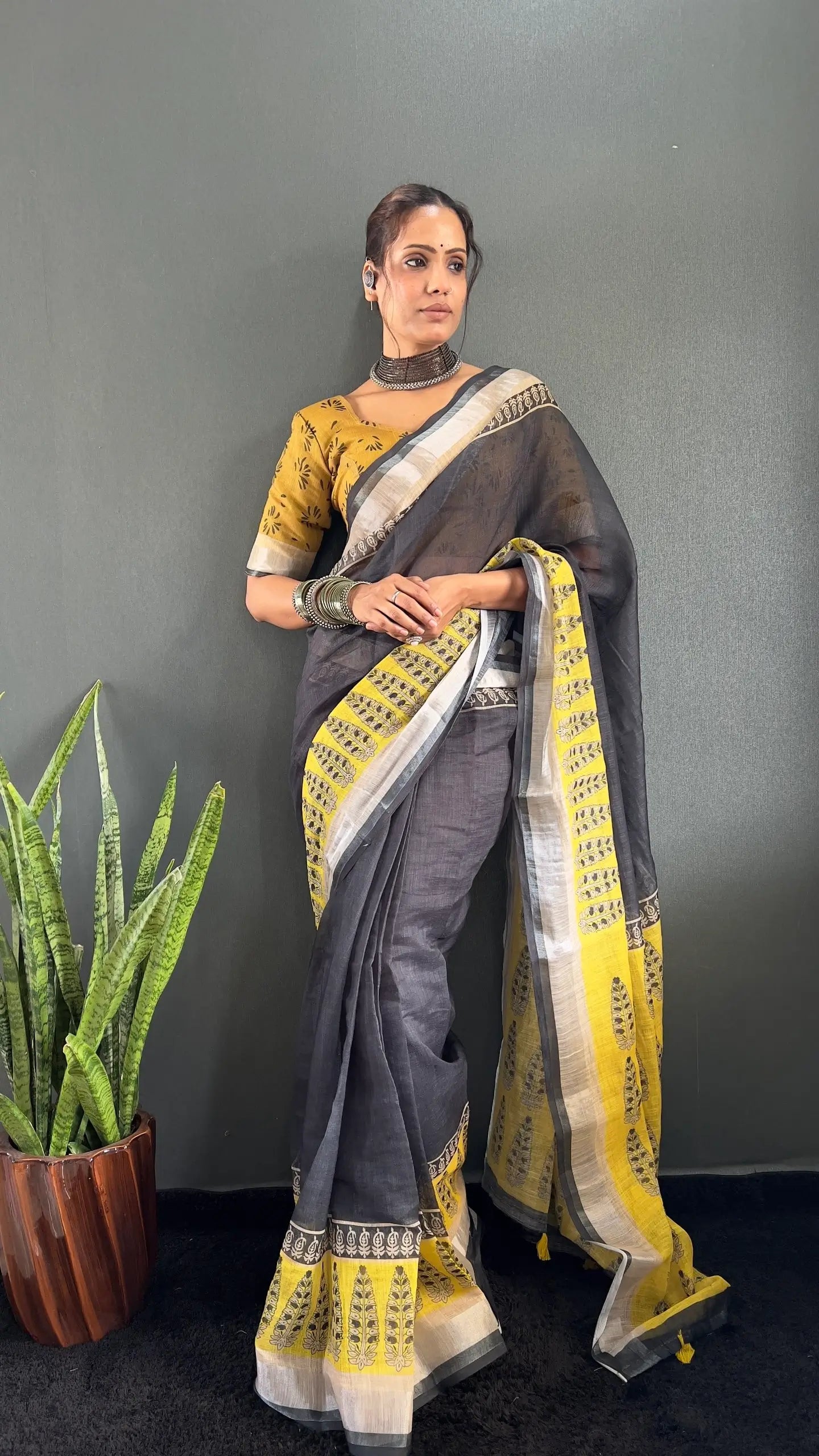 Floral Print Linen Saree