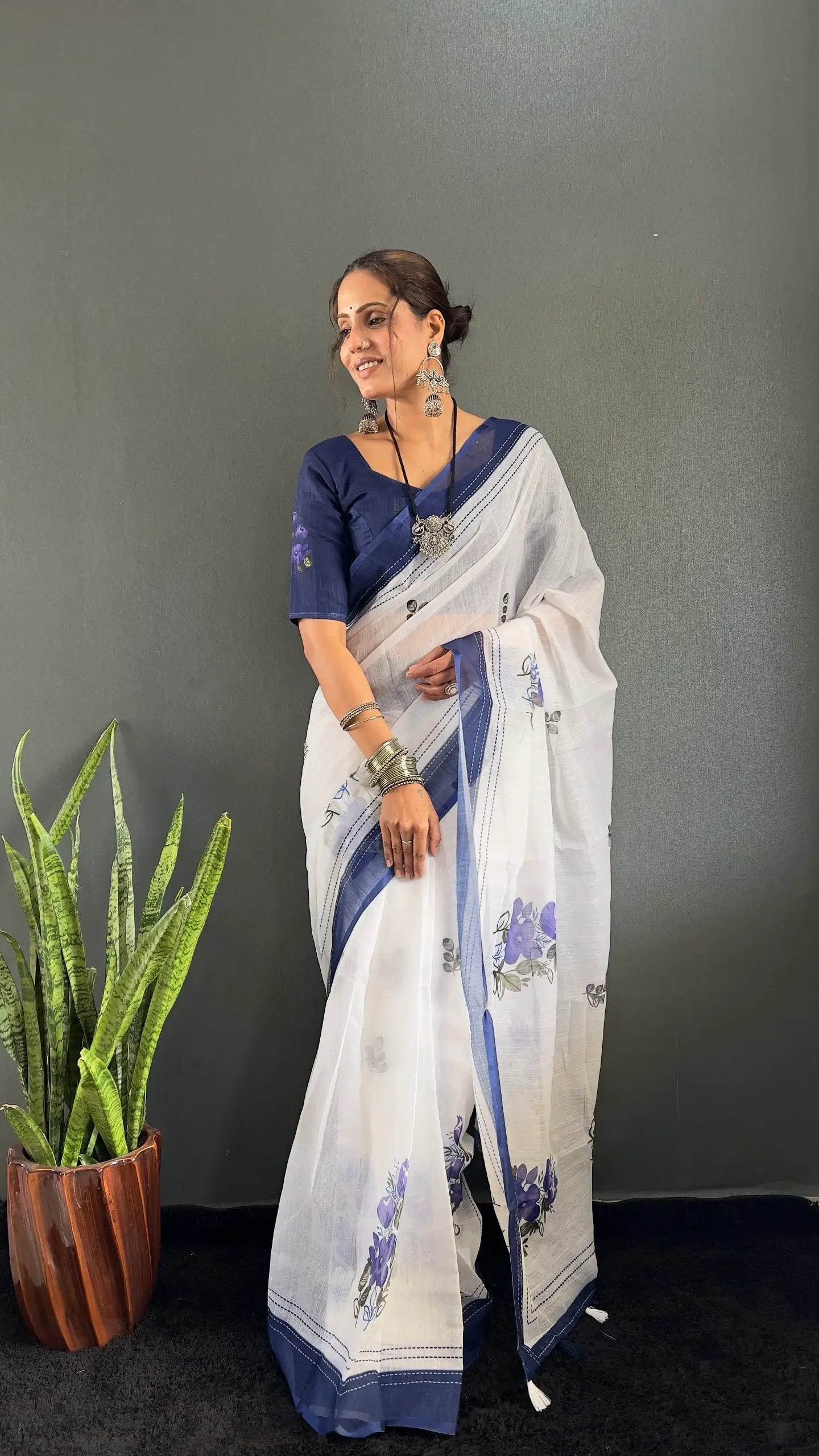 Floral Print Linen Saree