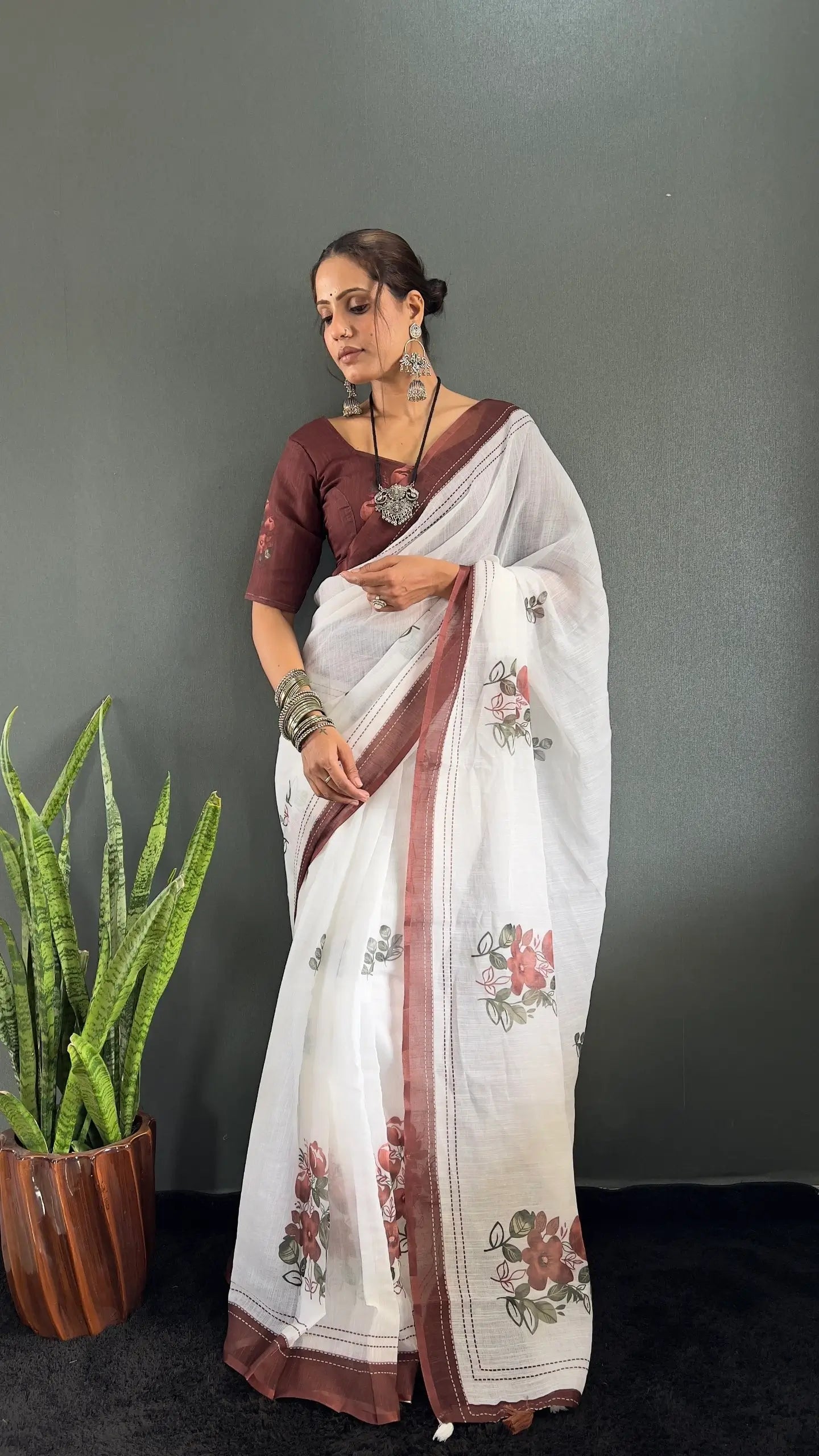 Floral Print Linen Saree