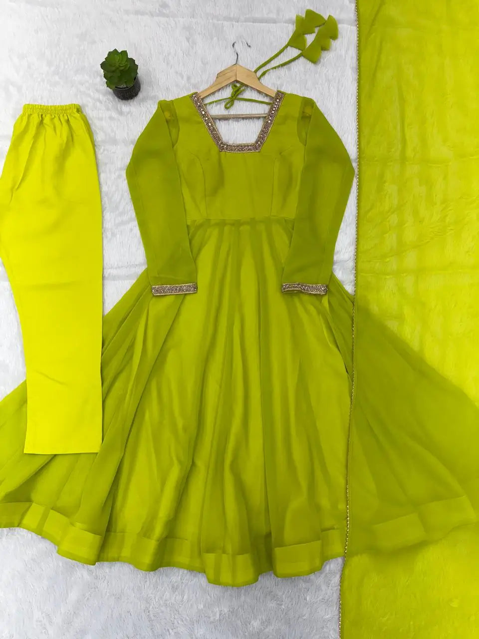 Flowy Georgette Gown Set for Festive and Wedding Occasions