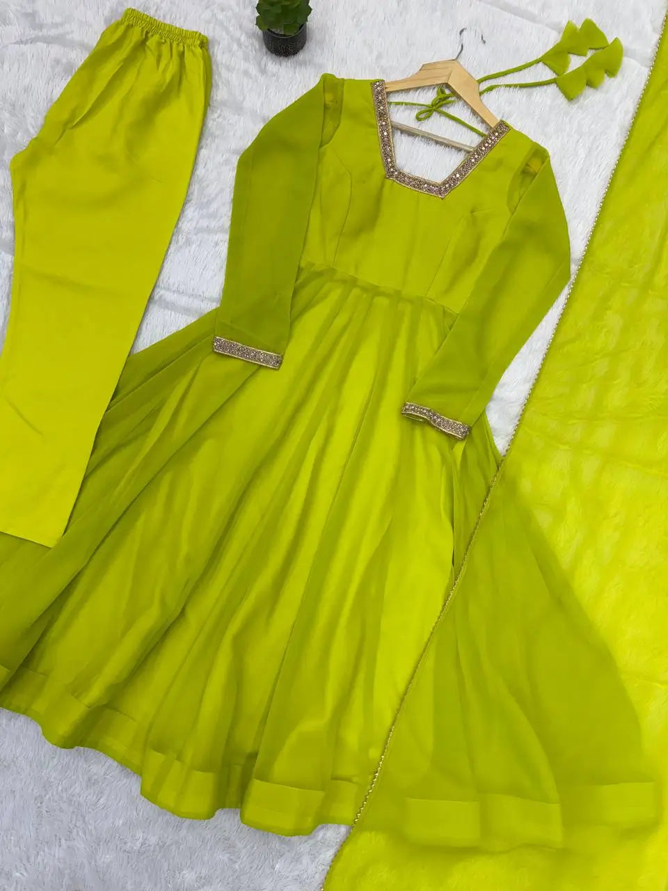 Flowy Georgette Gown Set for Festive and Wedding Occasions