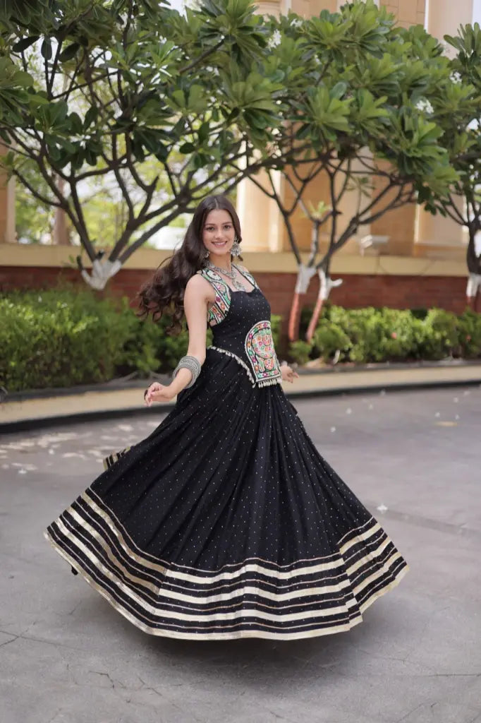 Gamthi Mirror Mukesh Lehenga