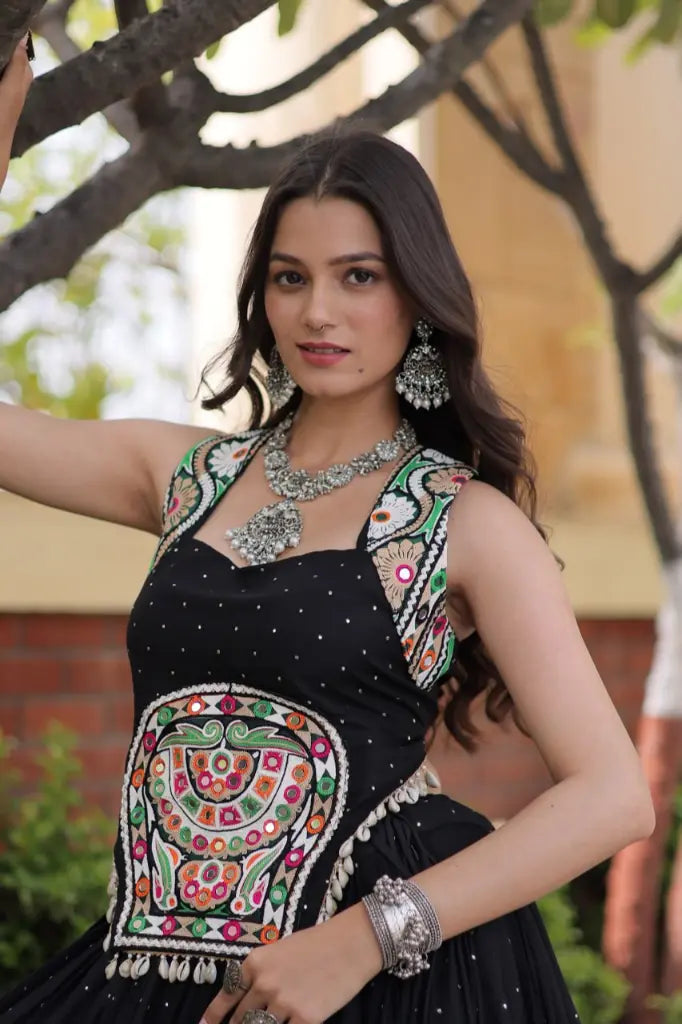 Gamthi Mirror Mukesh Lehenga