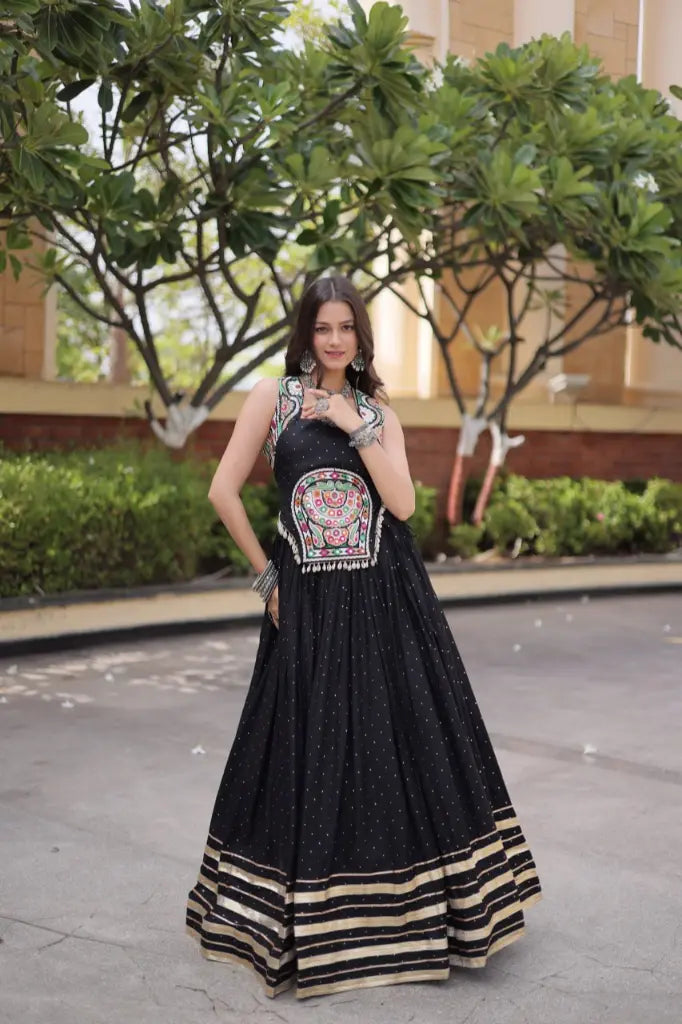 Gamthi Mirror Mukesh Lehenga