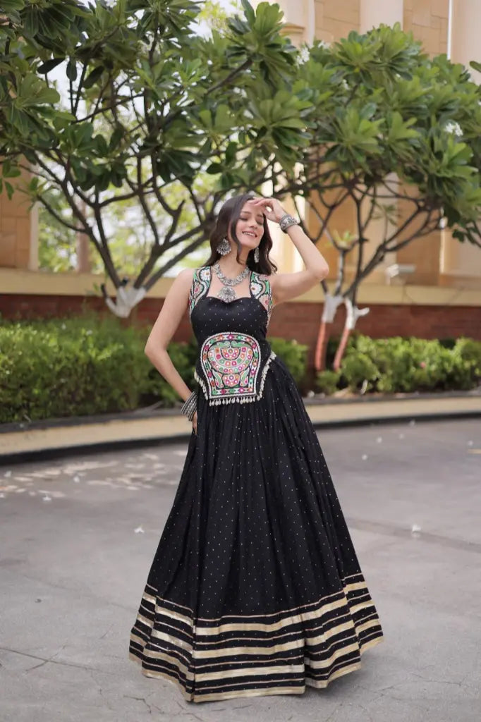 Gamthi Mirror Mukesh Lehenga