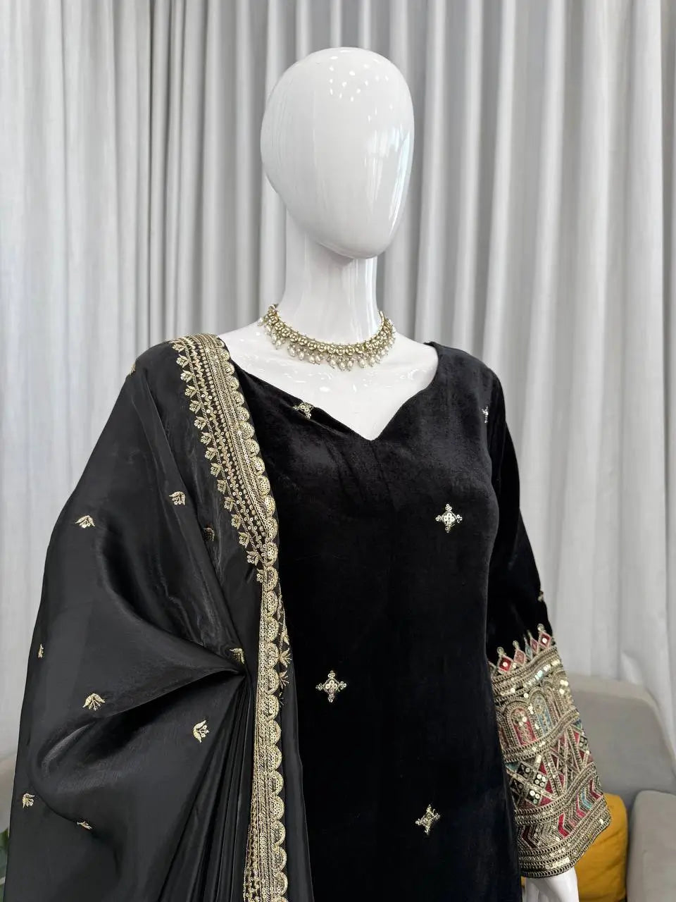 Heavy Velvet Embroidered Kurti Plazzo Set