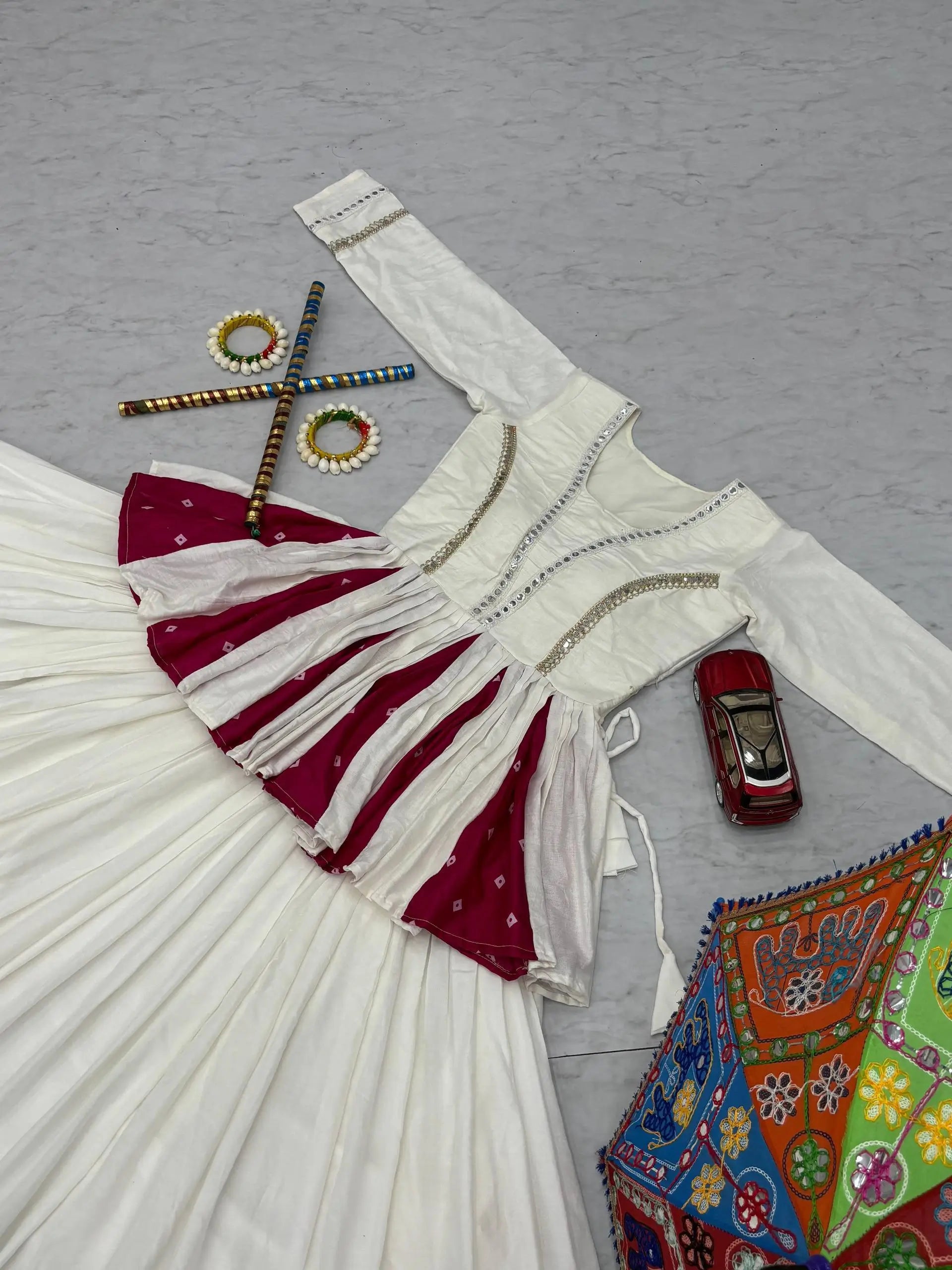 Ivory Bandhani Kediyu Lehenga