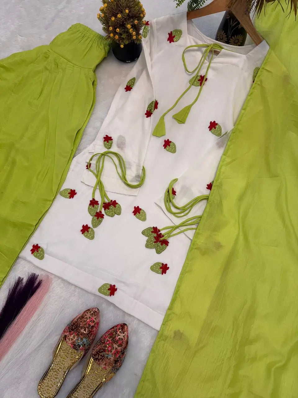 Ivory Strawberry Farshi Set