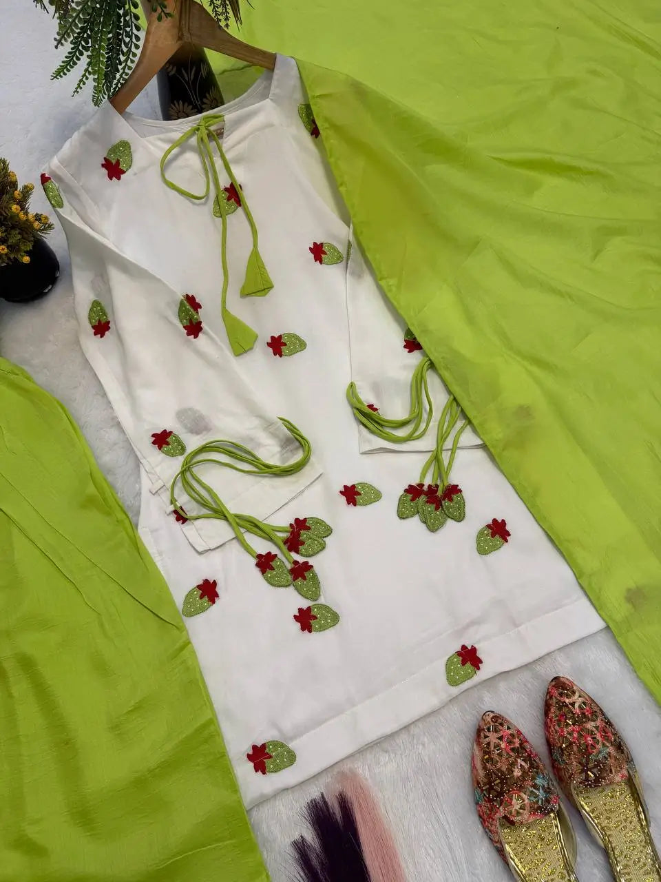 Ivory Strawberry Farshi Set