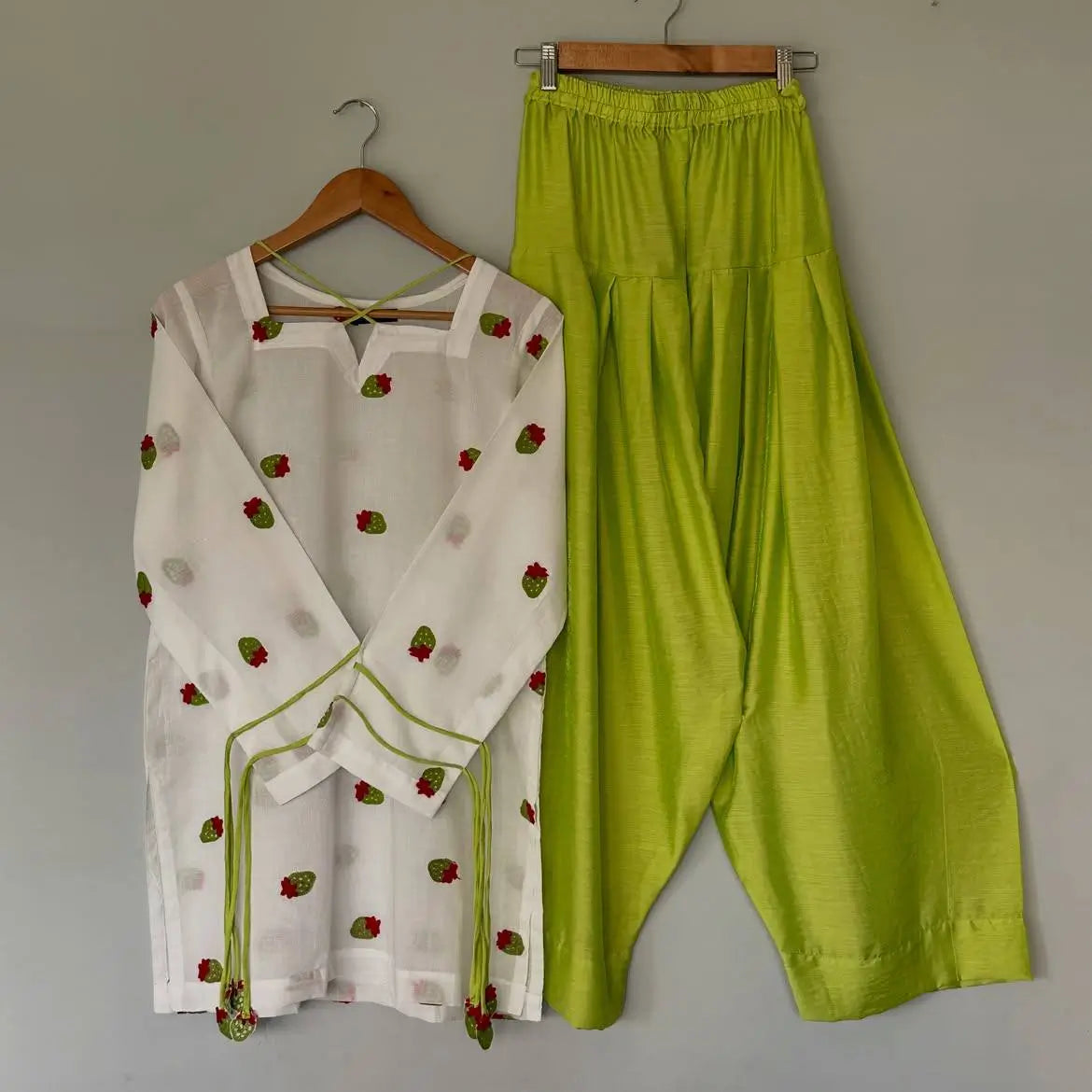Ivory Strawberry Farshi Set