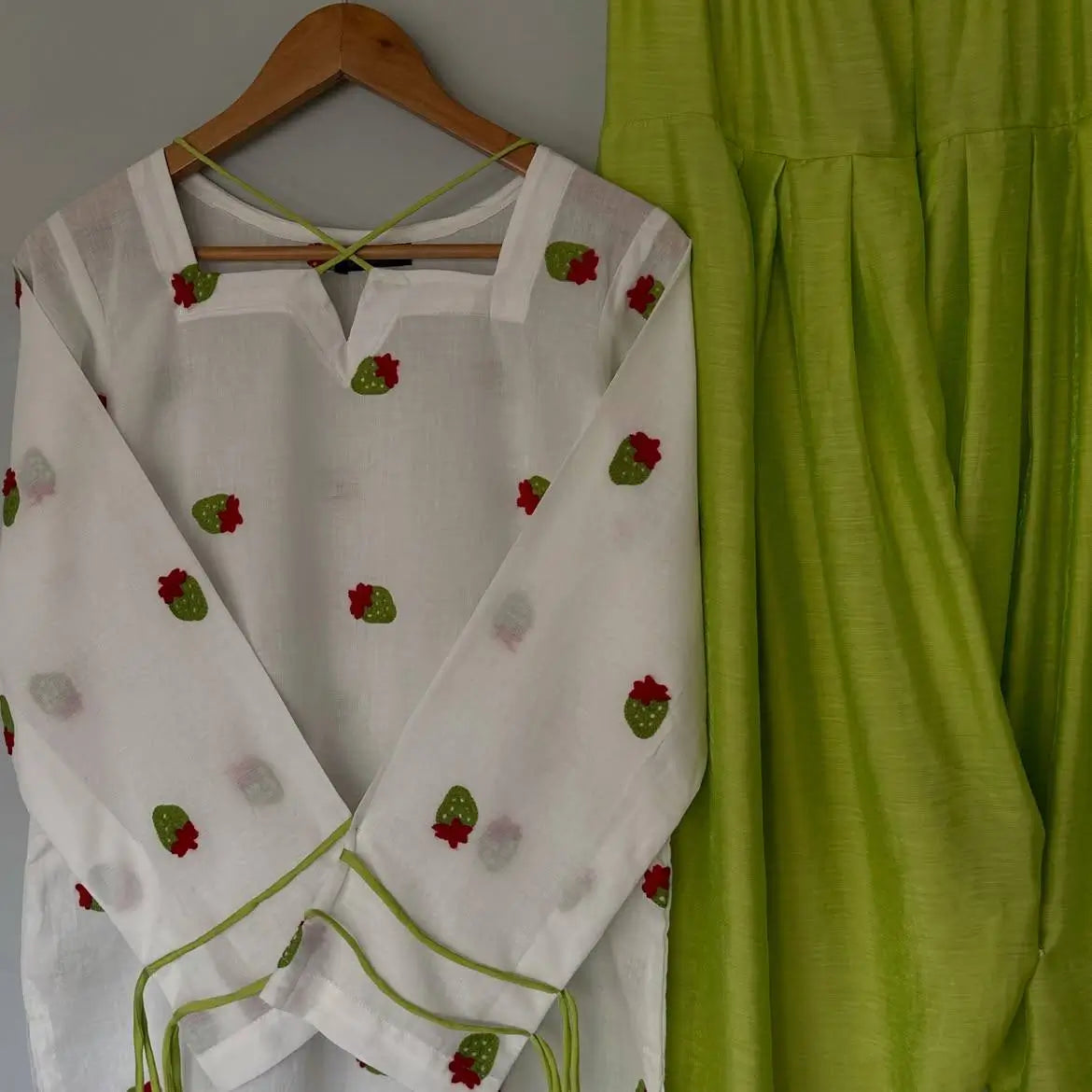 Ivory Strawberry Farshi Set