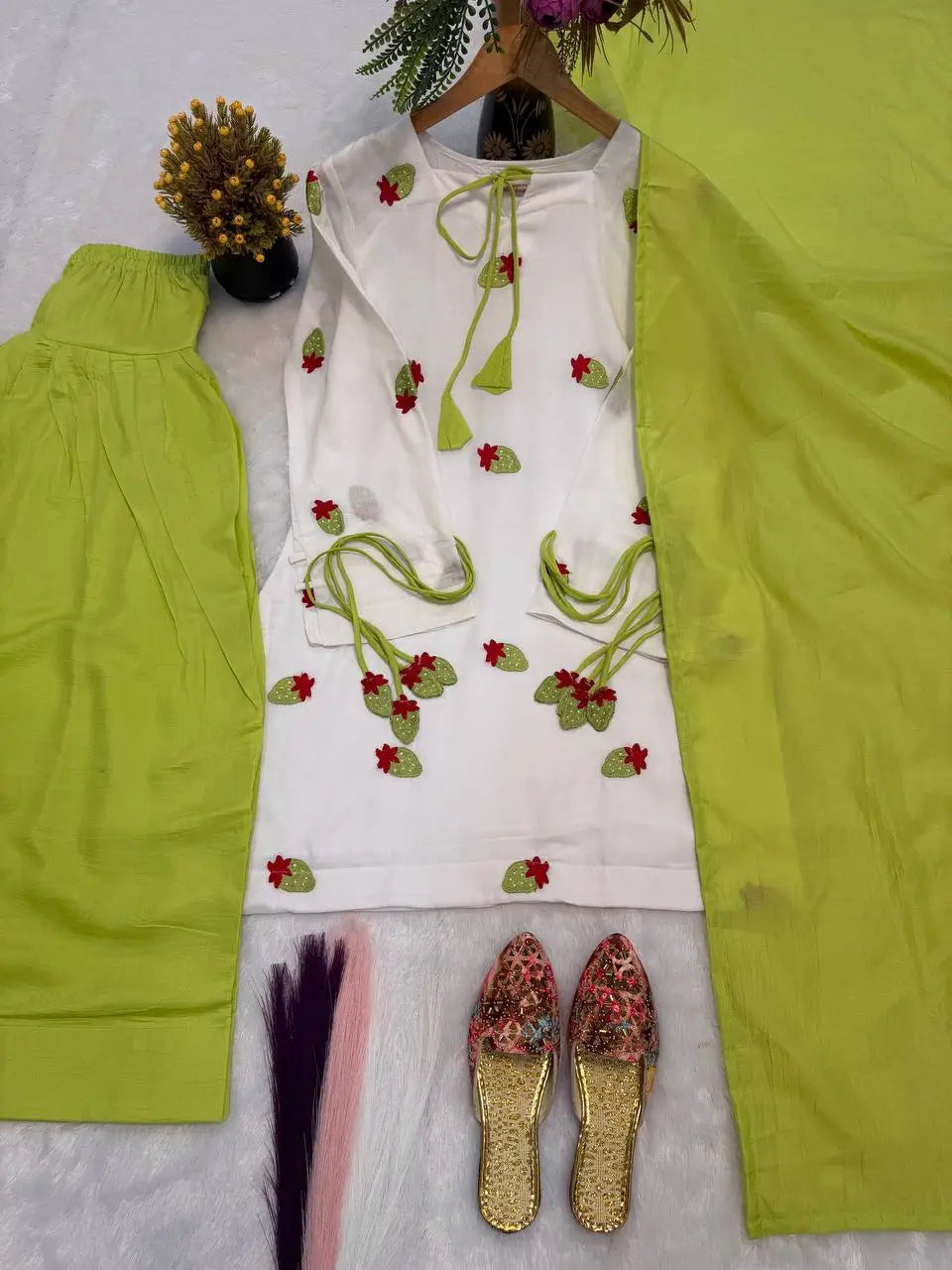 Ivory Strawberry Farshi Set