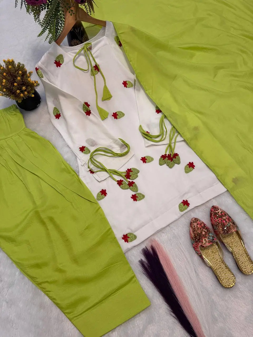 Ivory Strawberry Farshi Set